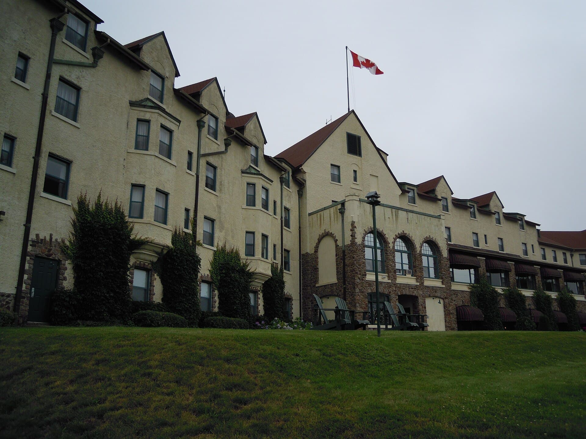 Digby Pines Golf Resort and Spa (via Wikimedia Commons, CC BY-SA 3.0)