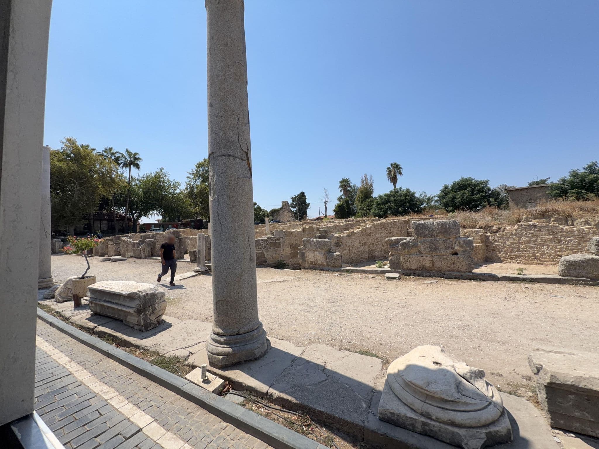 Street view near CRYSTAL ADMIRAL RESORT SUITES & SPA, Side — © wasd42 (CC BY-SA · Mapillary)