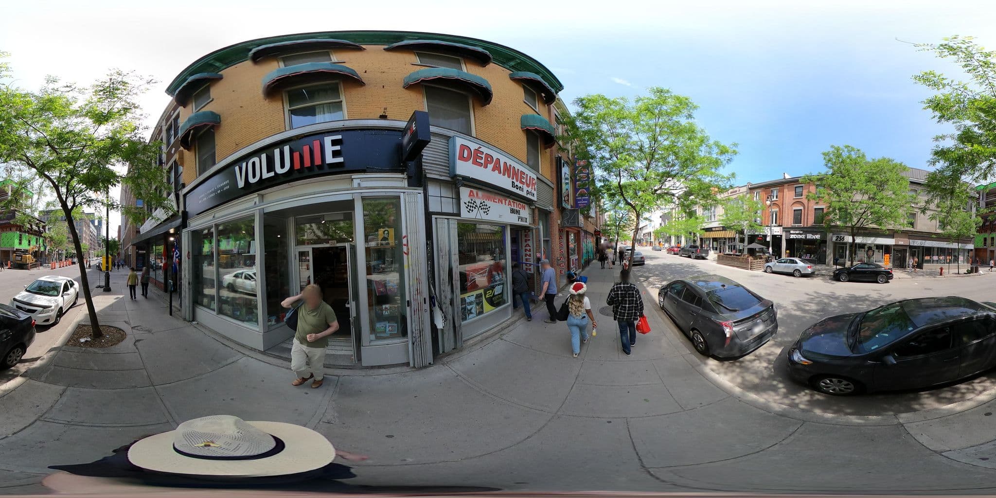 Street view near Auberge 259, Milton-Parc — © une_abeille (CC BY-SA · Mapillary)