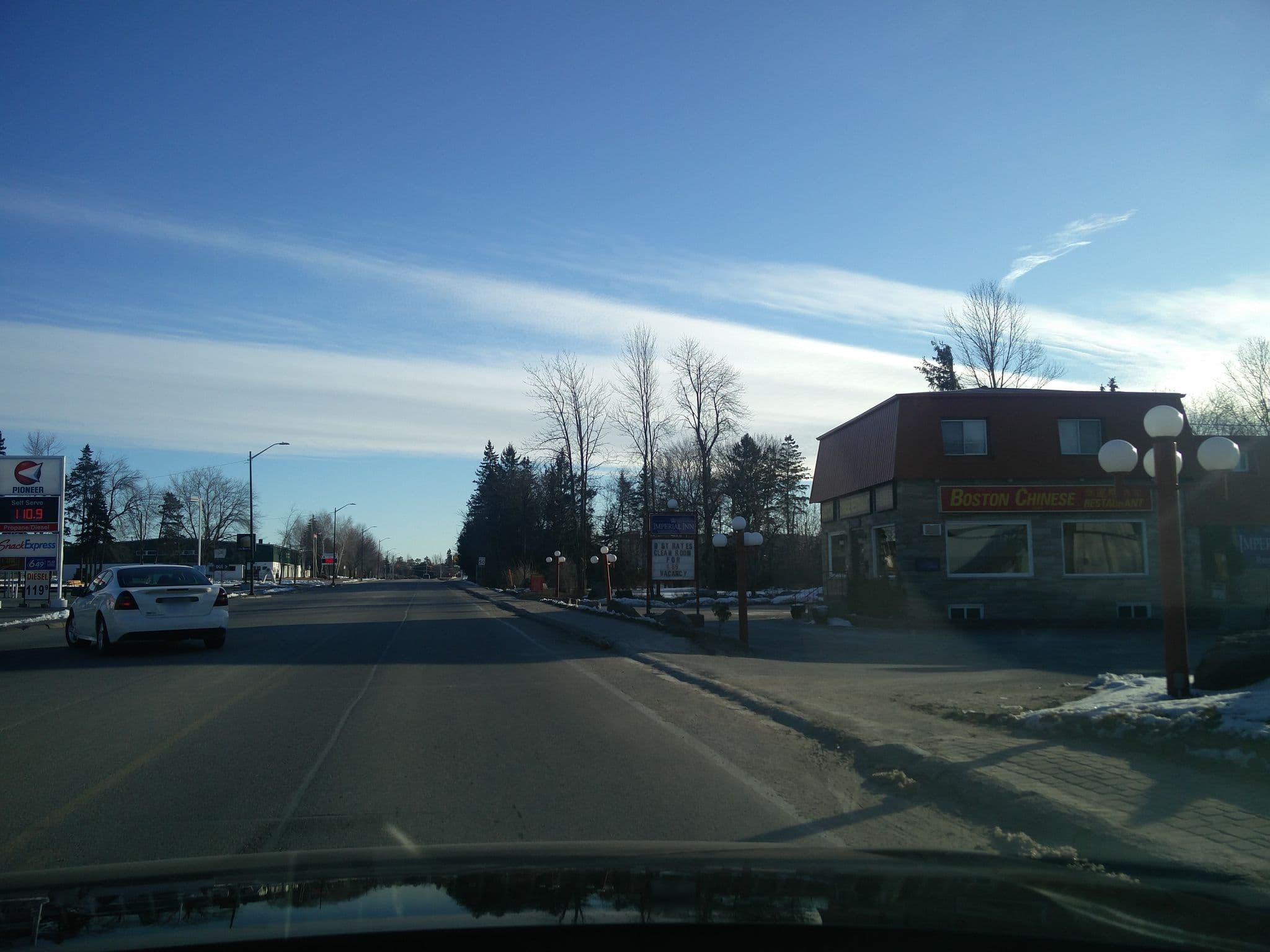Street view near Admiral Inn, Gananoque — © undearius (CC BY-SA · Mapillary)