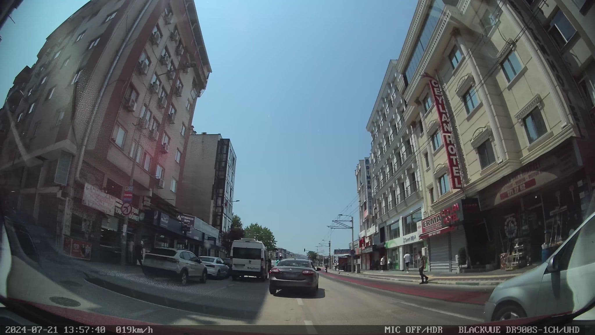 Street view near Hotel Ceylan, Bursa — © unen (CC BY-SA · Mapillary)