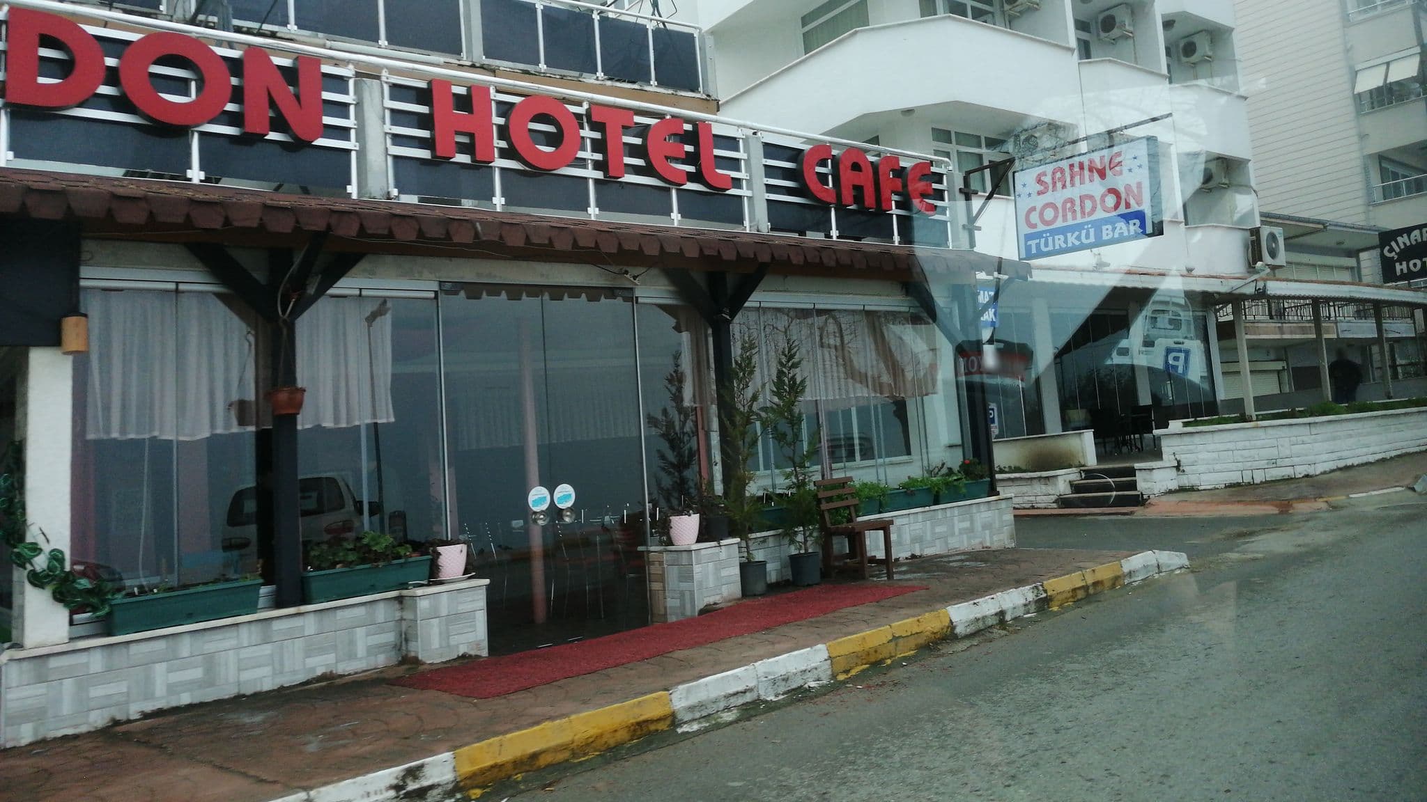 Street view near Çınarcık Hotel, Çınarcık — © bngsgln (CC BY-SA · Mapillary)