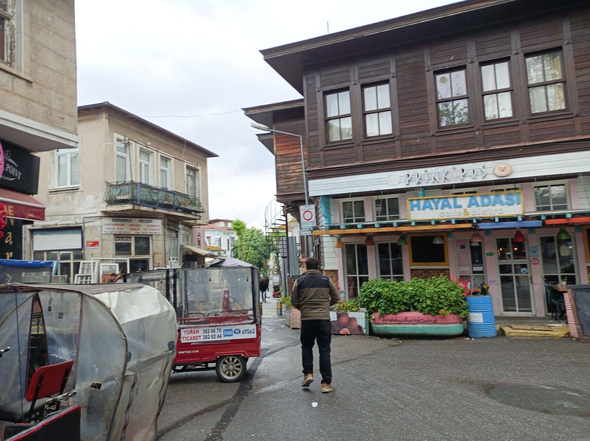 Street view near Butik Ada Hotel, Adalar — © deleted_user (CC BY-SA · Mapillary)