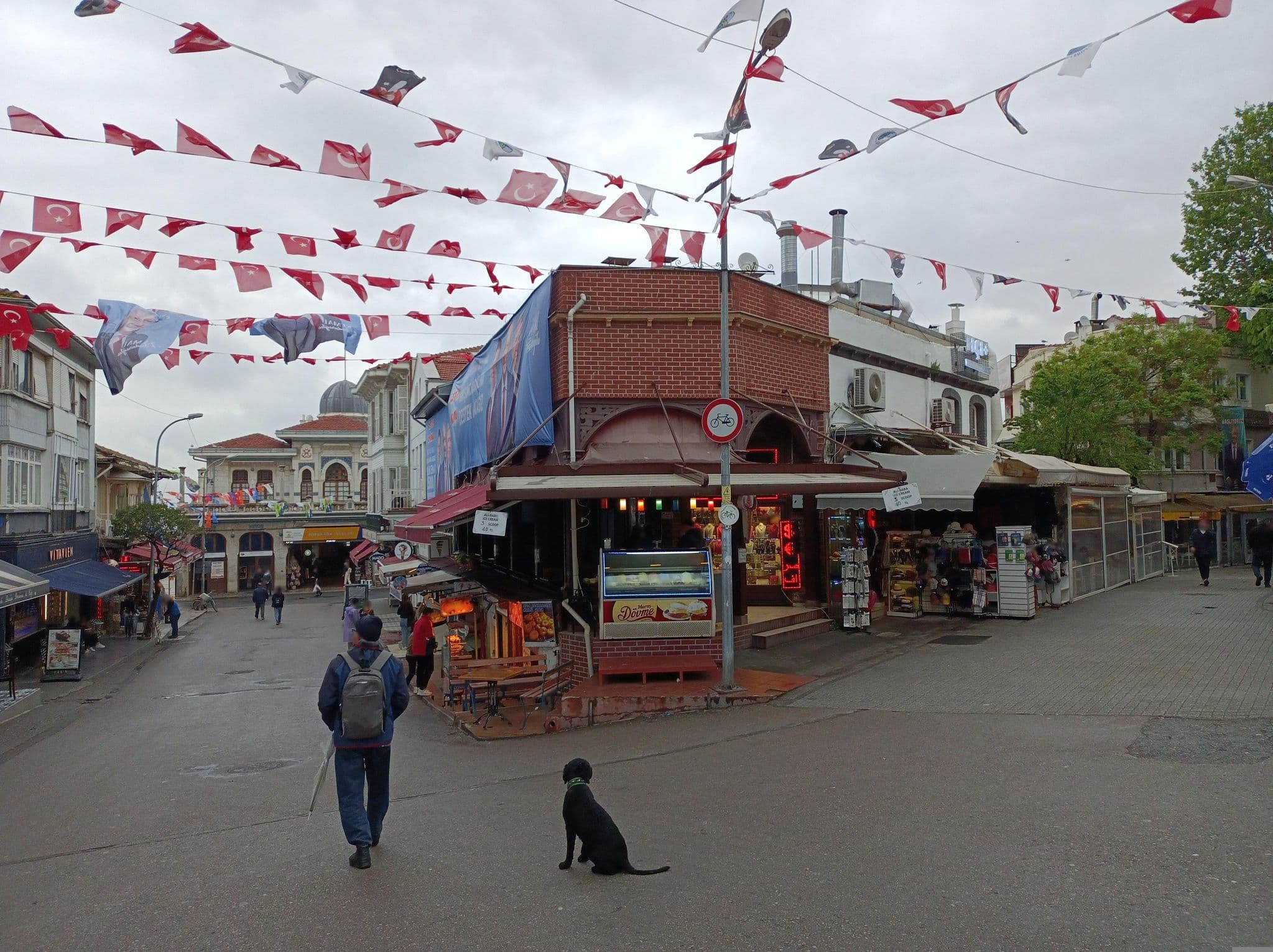 Street view near Island Apart Hotel, Adalar — © deleted_user (CC BY-SA · Mapillary)