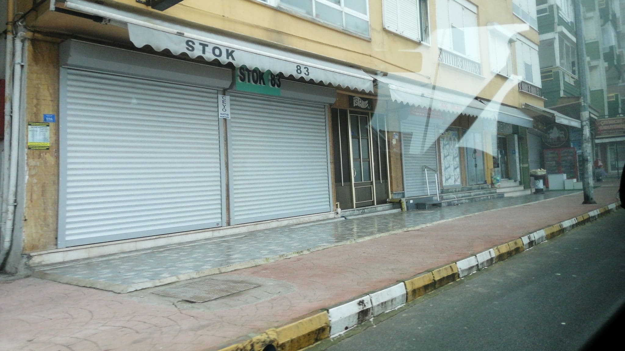 Street view near Gezer Beach Hotel and Spa, Çınarcık — © bngsgln (CC BY-SA · Mapillary)