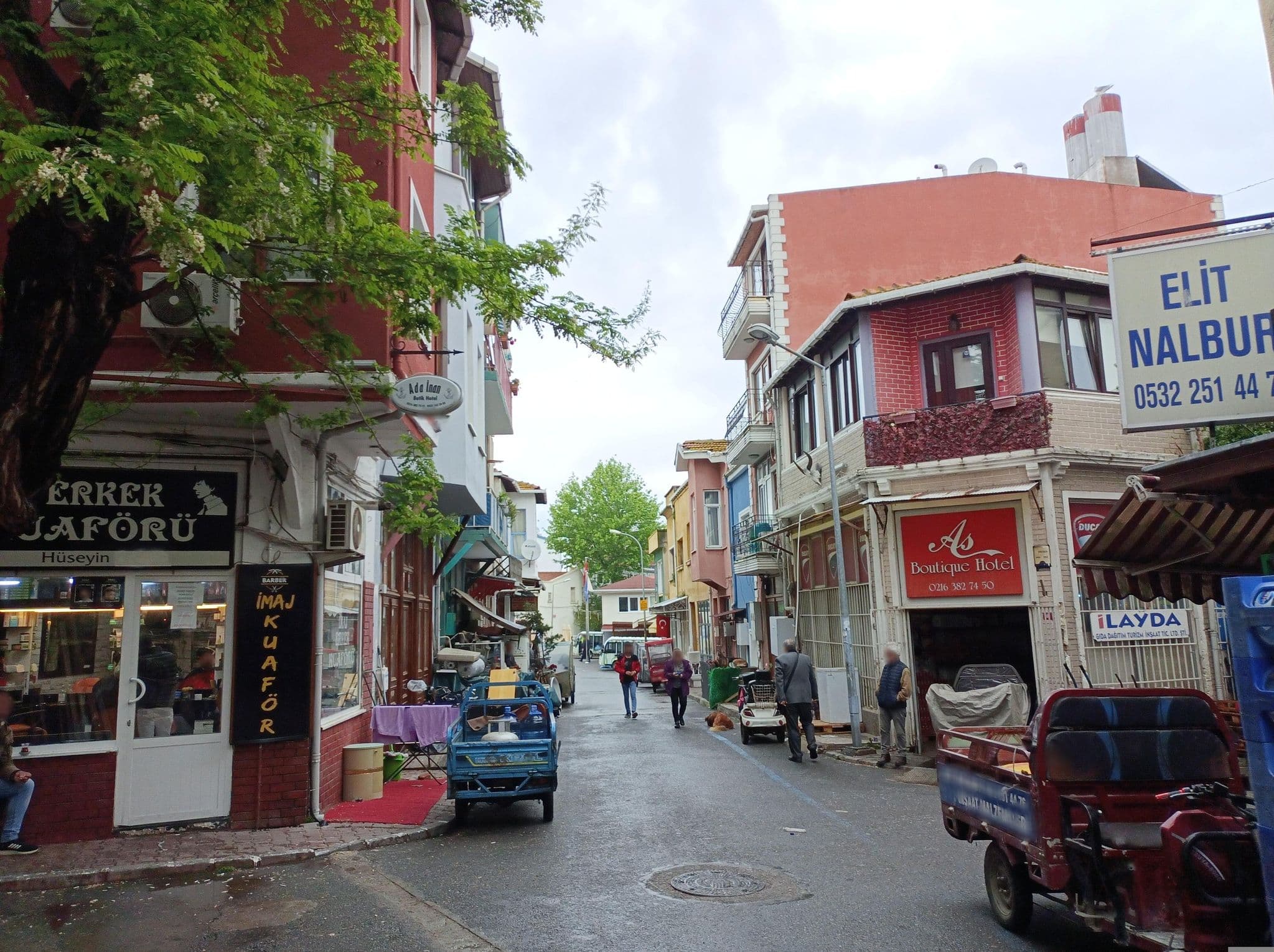 Street view near Halikarnas Hotel, Adalar — © deleted_user (CC BY-SA · Mapillary)