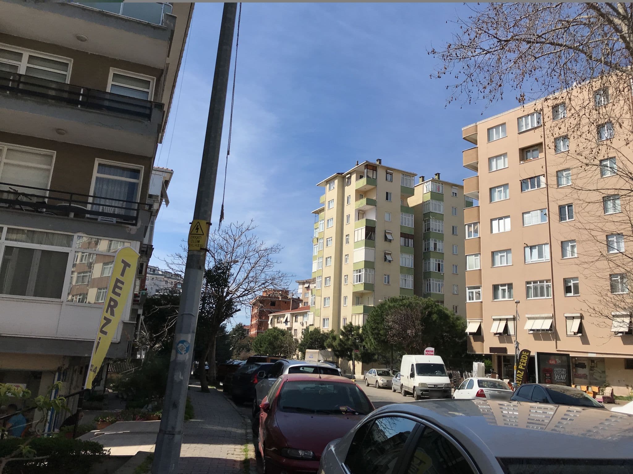 Street view near Ozata konaklari, Maltepe — © hderinoz (CC BY-SA · Mapillary)
