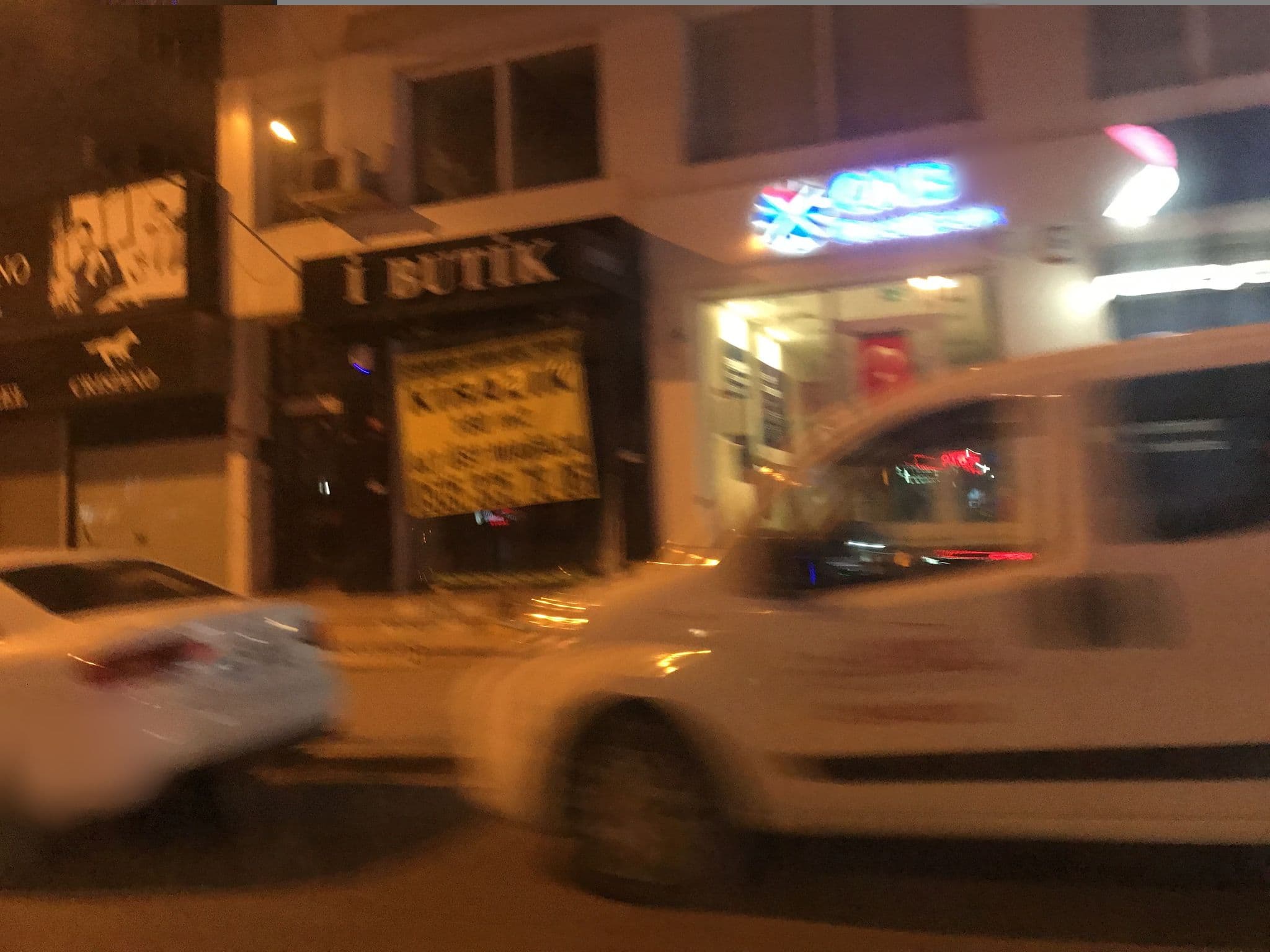 Street view near L'isola Guesthouse, Maltepe — © turkhalit (CC BY-SA · Mapillary)