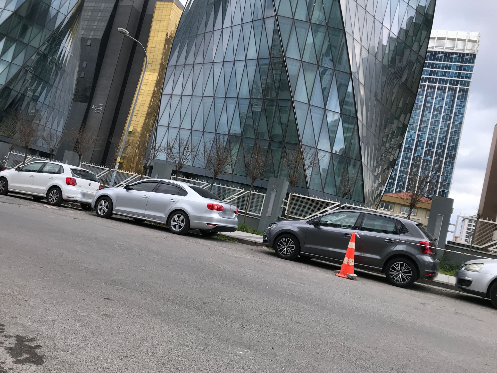 Street view near rotana, Maltepe — © hderinoz (CC BY-SA · Mapillary)