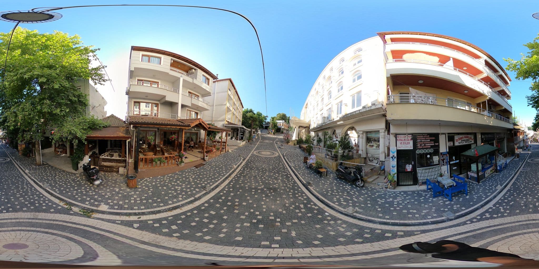 Street view near Çiğdem Aile Pansiyonu, Kadıköy — © Harsake (CC BY-SA · Mapillary)