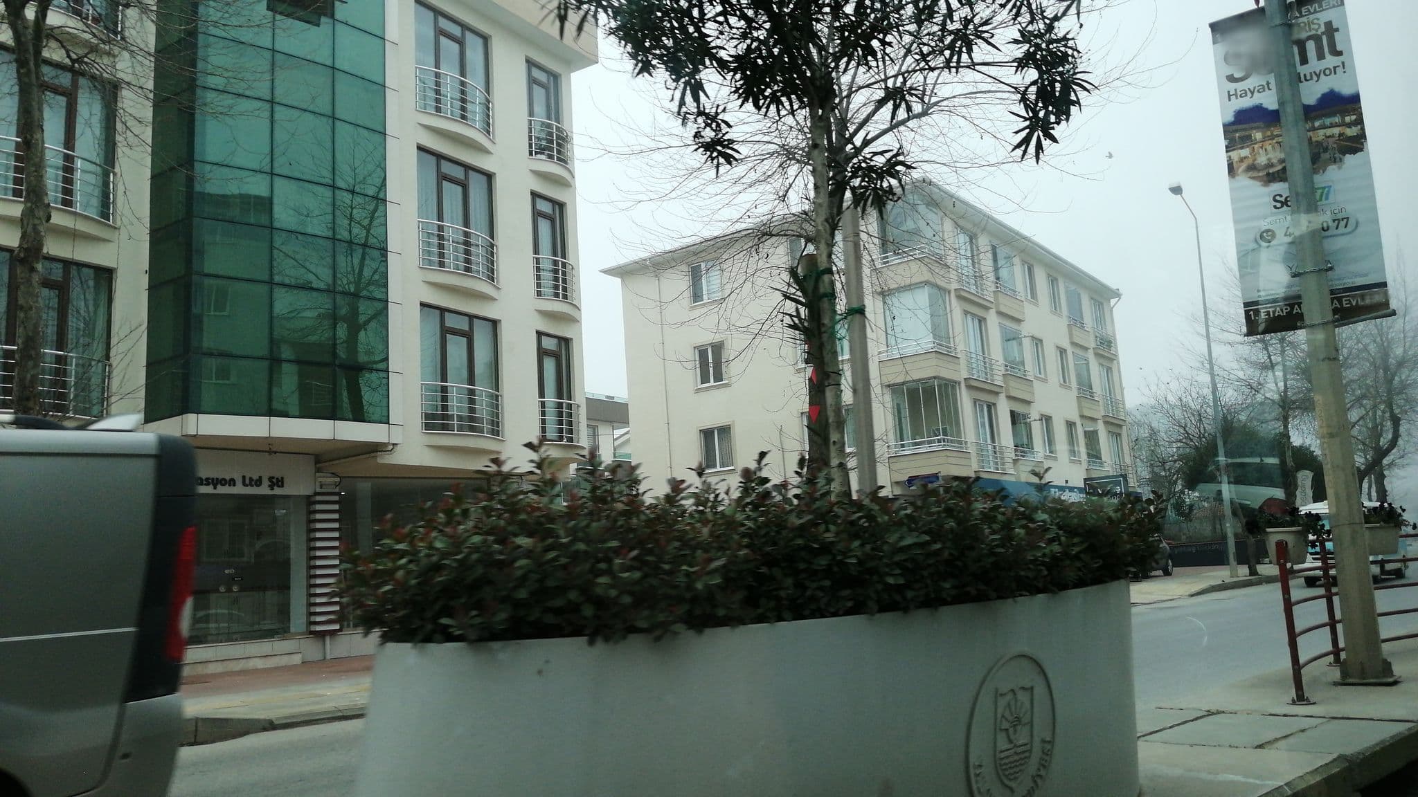Street view near Orhan's Inn Suite Hotel, Yalova — © bngsgln (CC BY-SA · Mapillary)