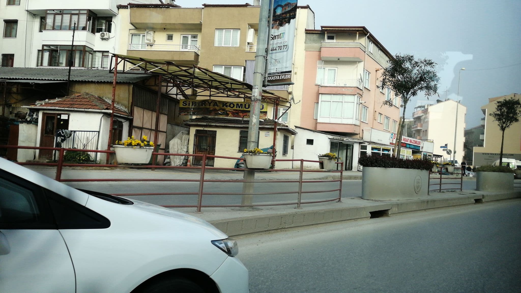 Street view near Limak Termal, Yalova — © bngsgln (CC BY-SA · Mapillary)