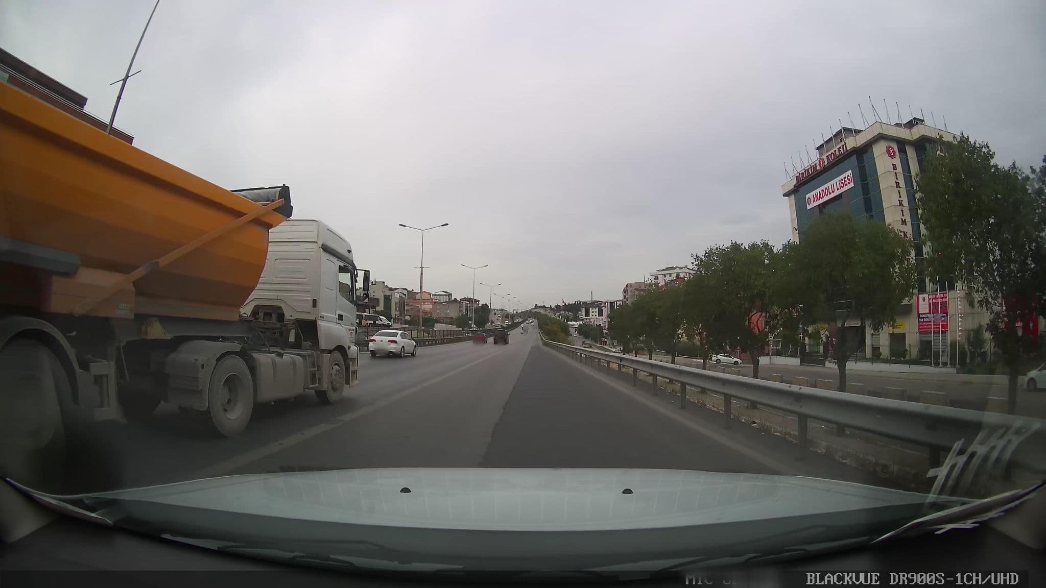 Street view near Pendik Beach Party, Sultanbeyli — © lutfullah (CC BY-SA · Mapillary)