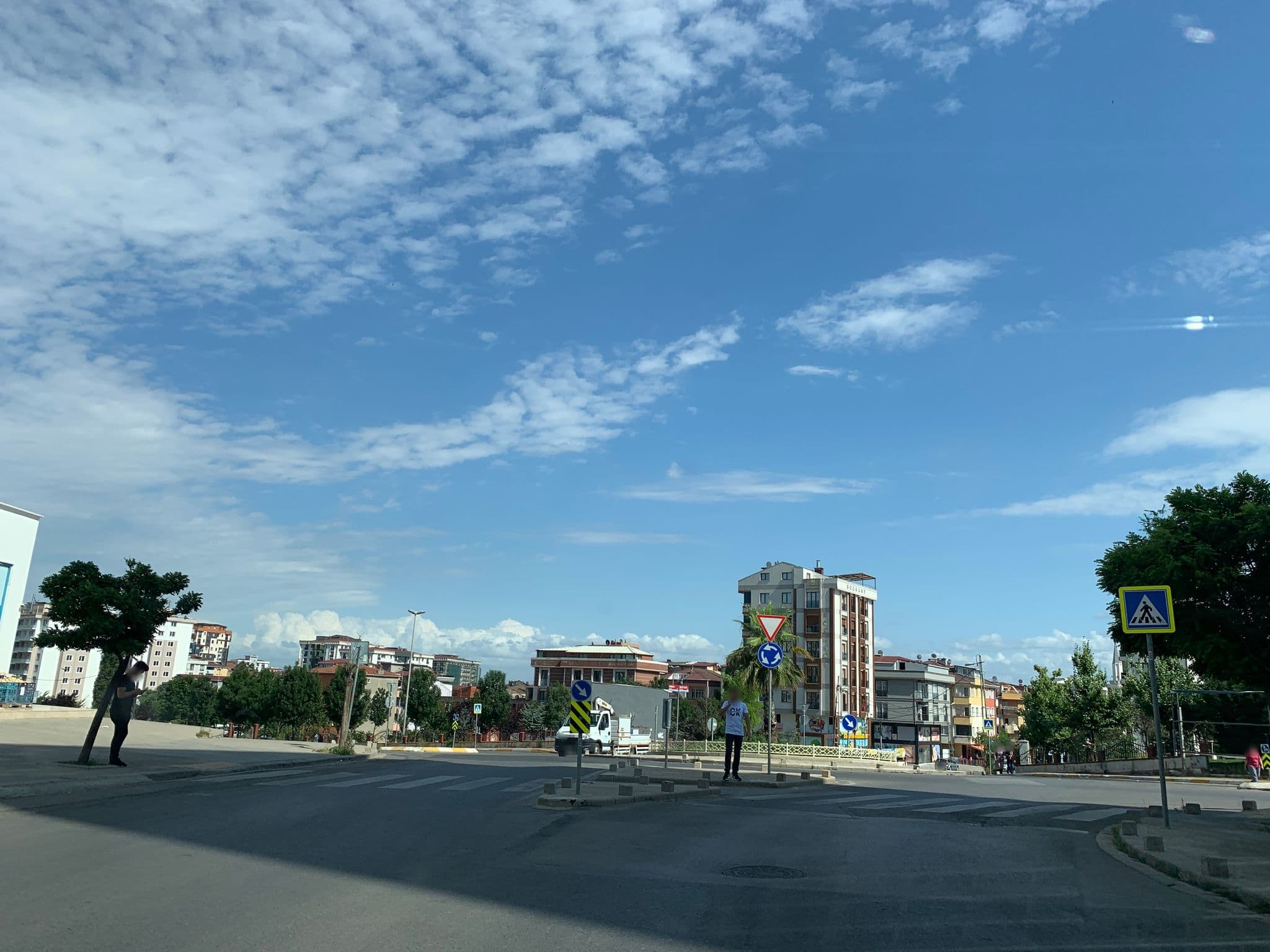 Street view near Sahrakent Otel Pendik, Sultanbeyli — © cihan10 (CC BY-SA · Mapillary)