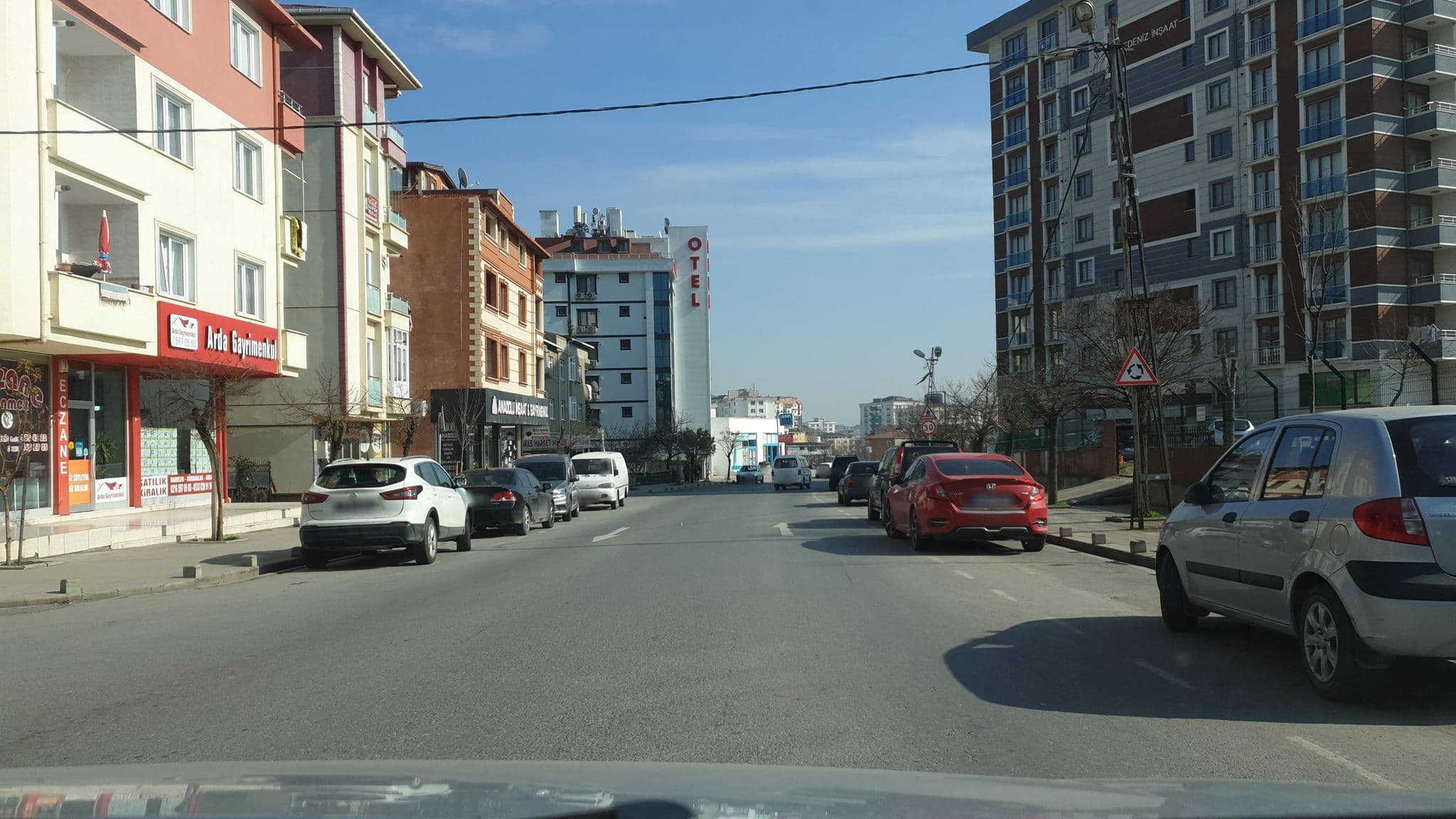 Street view near Sahrakent Otel Gebze, Sultanbeyli — © mcamlica (CC BY-SA · Mapillary)