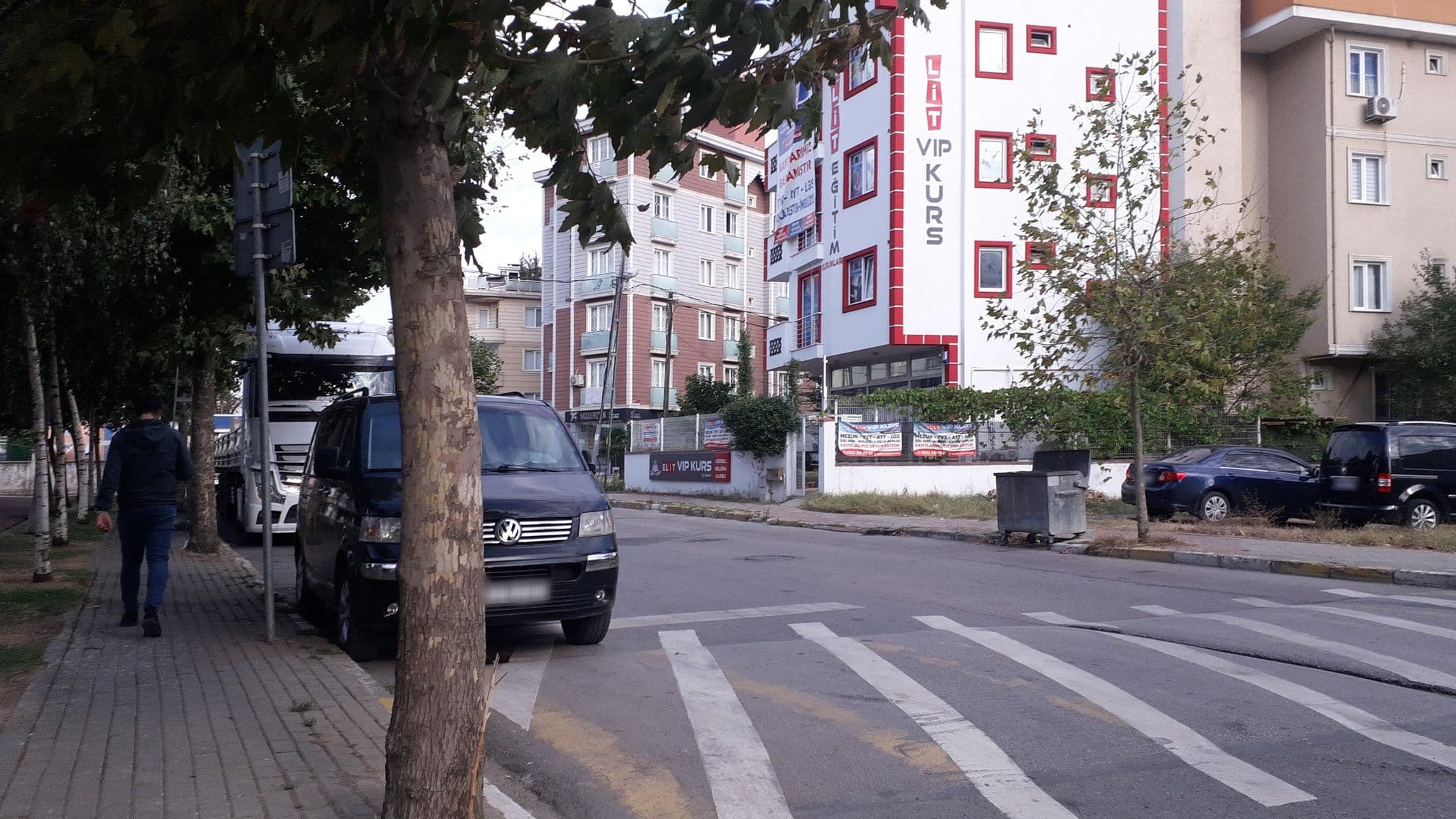 Street view near Kral Suit Otel, Kurna — © Aleynaaa (CC BY-SA · Mapillary)