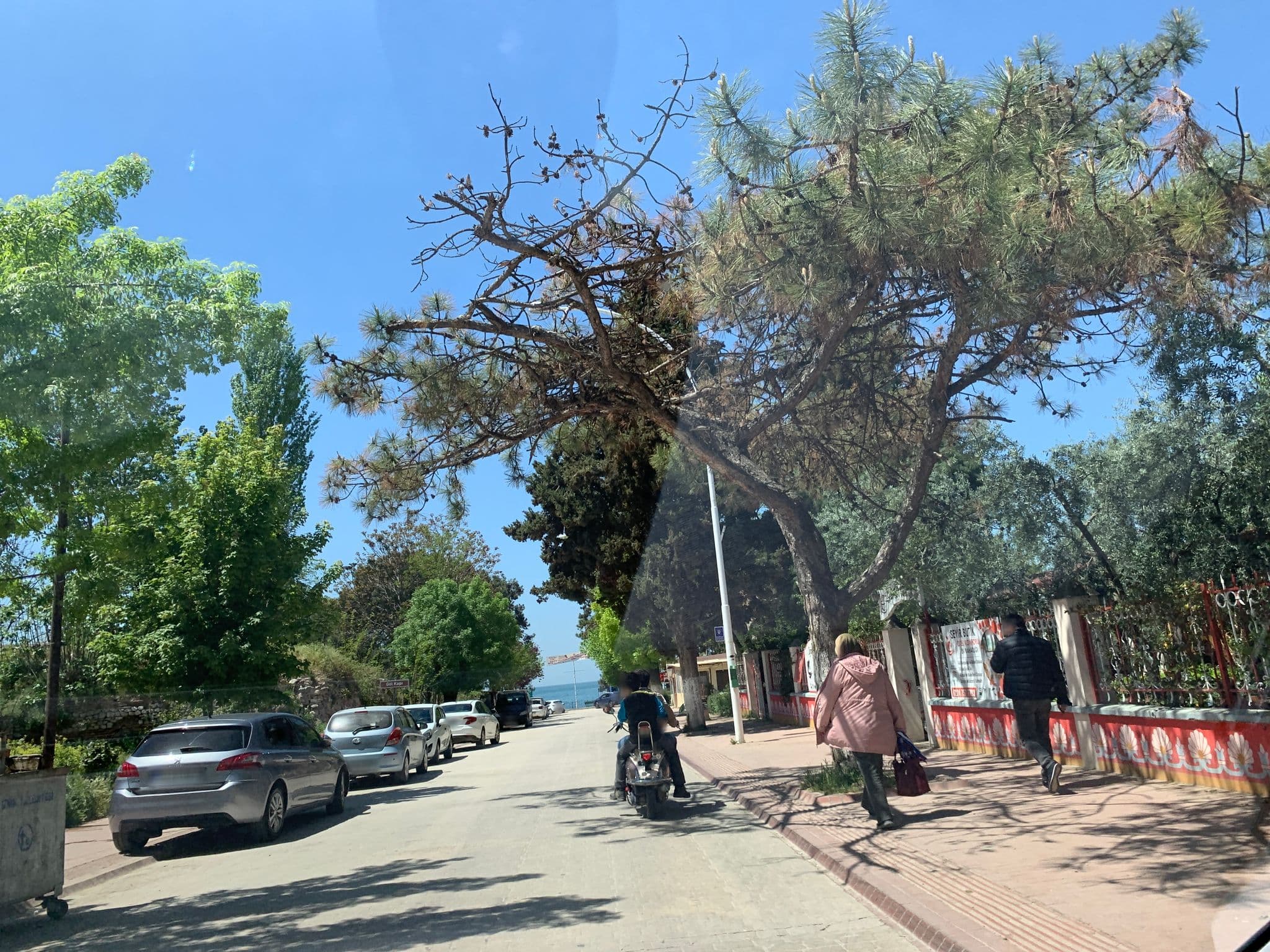 Street view near Seyir Butik Otel ve Restaurant, İznik — © empty (CC BY-SA · Mapillary)