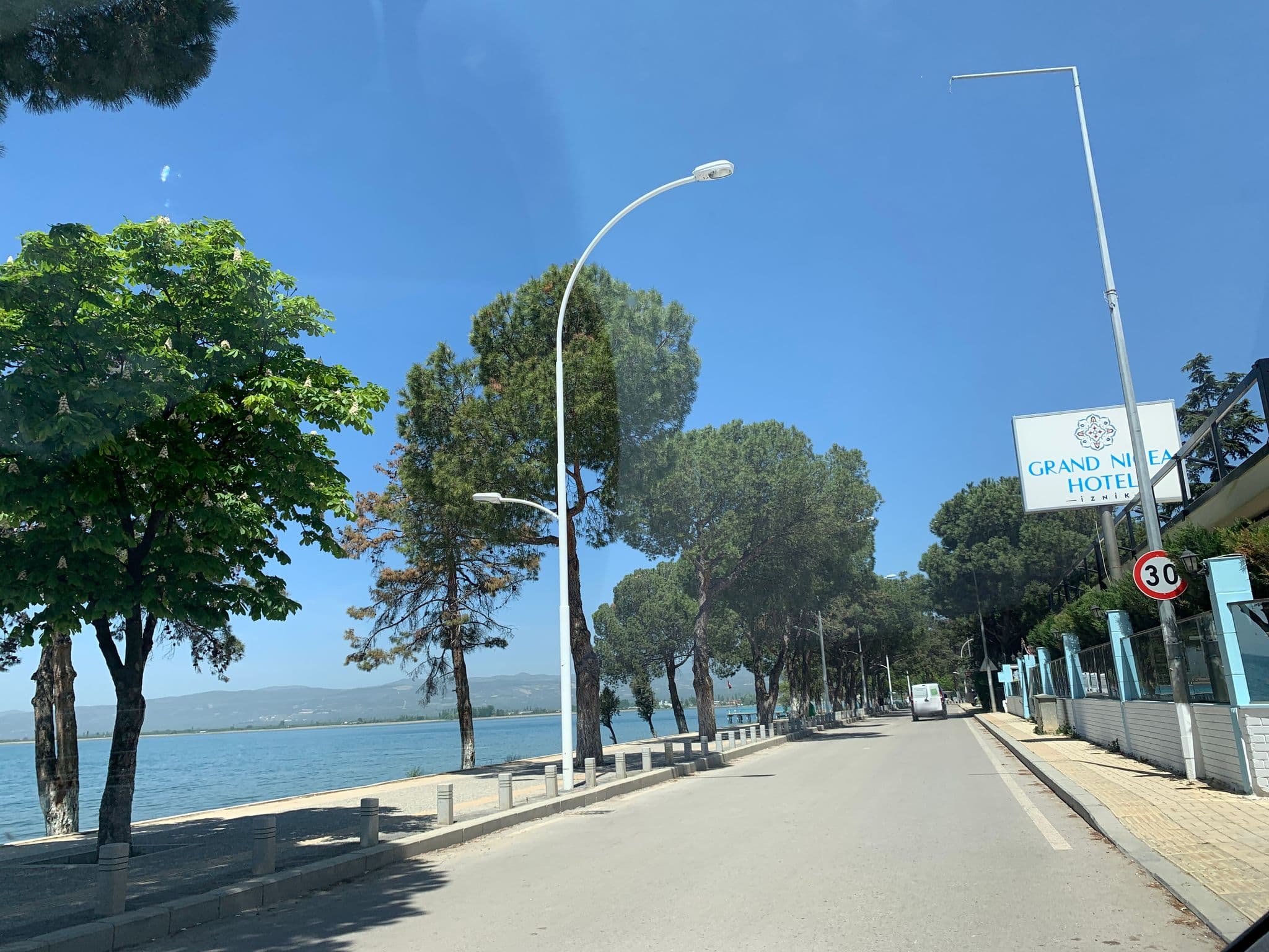 Street view near Grand Hotel Belekoma II, İznik — © empty (CC BY-SA · Mapillary)