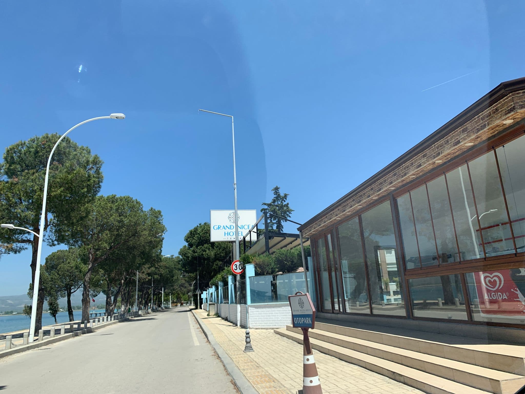 Street view near Grand Nicea Hotel, İznik — © empty (CC BY-SA · Mapillary)