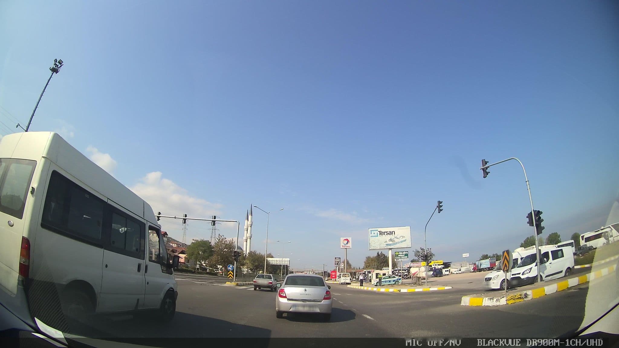 Street view near gençtürk otel, Altınova — © asturksever (CC BY-SA · Mapillary)