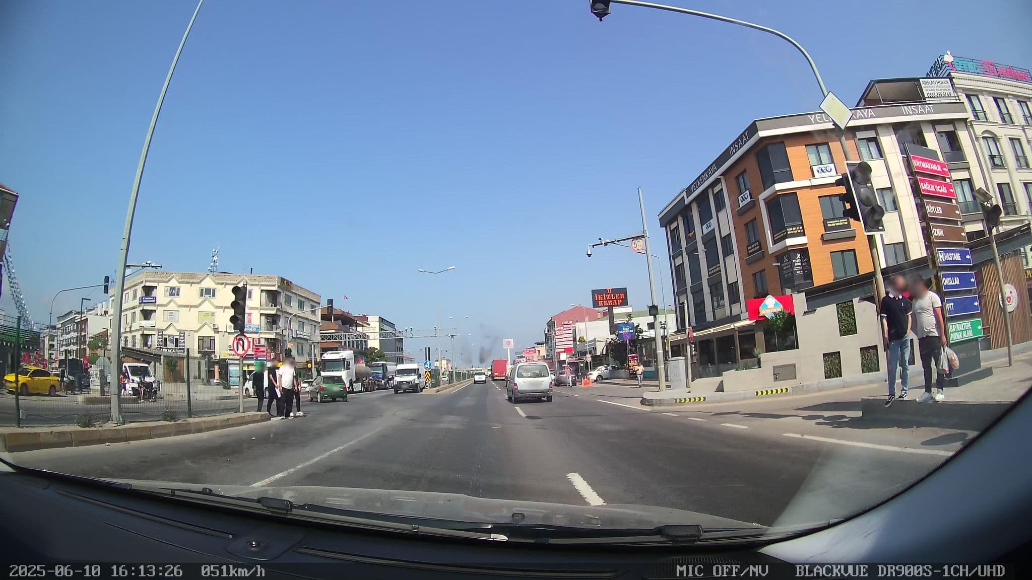 Street view near Ekrem Pansiyon, Altınova — © Zafer (CC BY-SA · Mapillary)