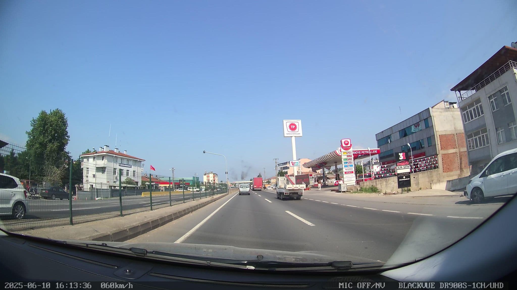Street view near Şen Otel, Altınova — © Zafer (CC BY-SA · Mapillary)