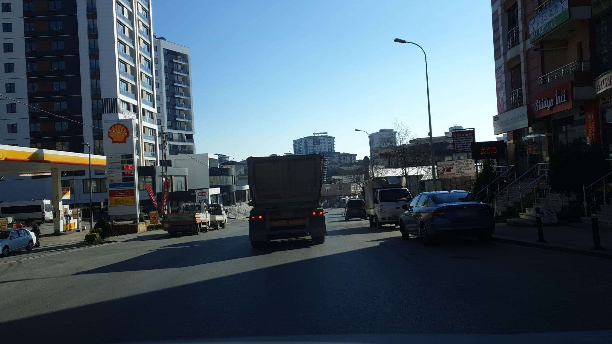 Street view near Tuzla Enjoy Otel, Balçık — © mcamlica (CC BY-SA · Mapillary)