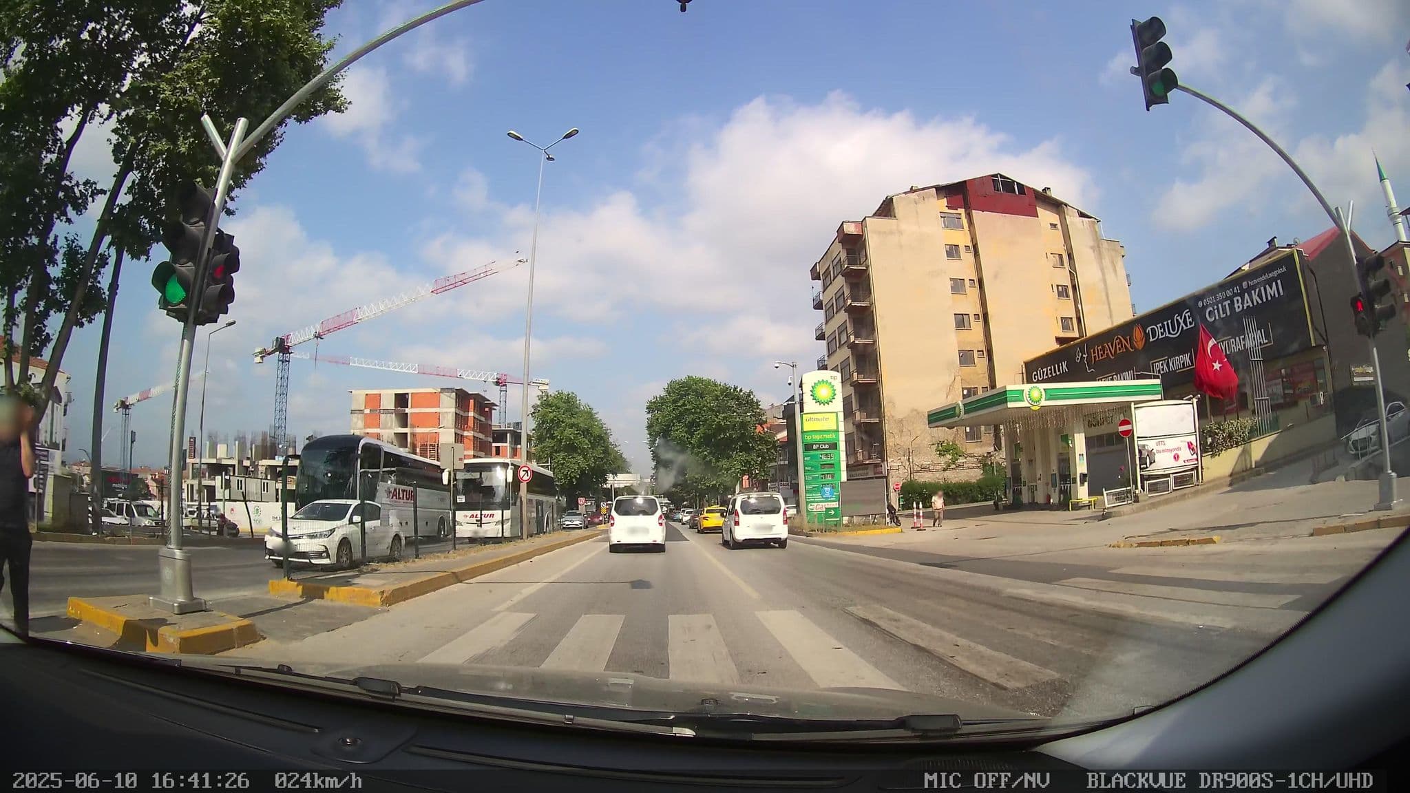 Street view near Coşkun Otel, Gölcük — © Zafer (CC BY-SA · Mapillary)