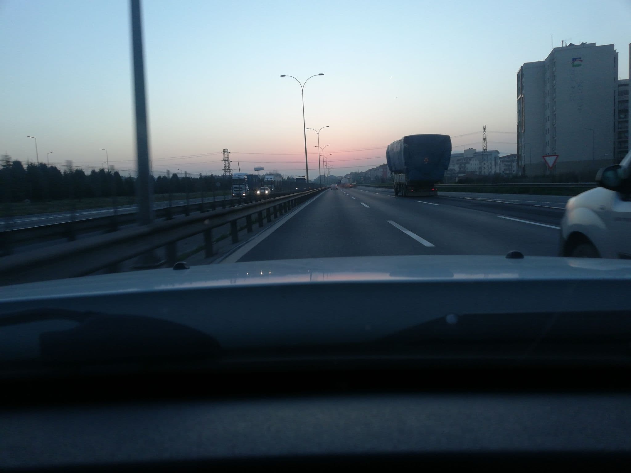 Street view near Yatak Odası, Körfez — © sefaonur (CC BY-SA · Mapillary)