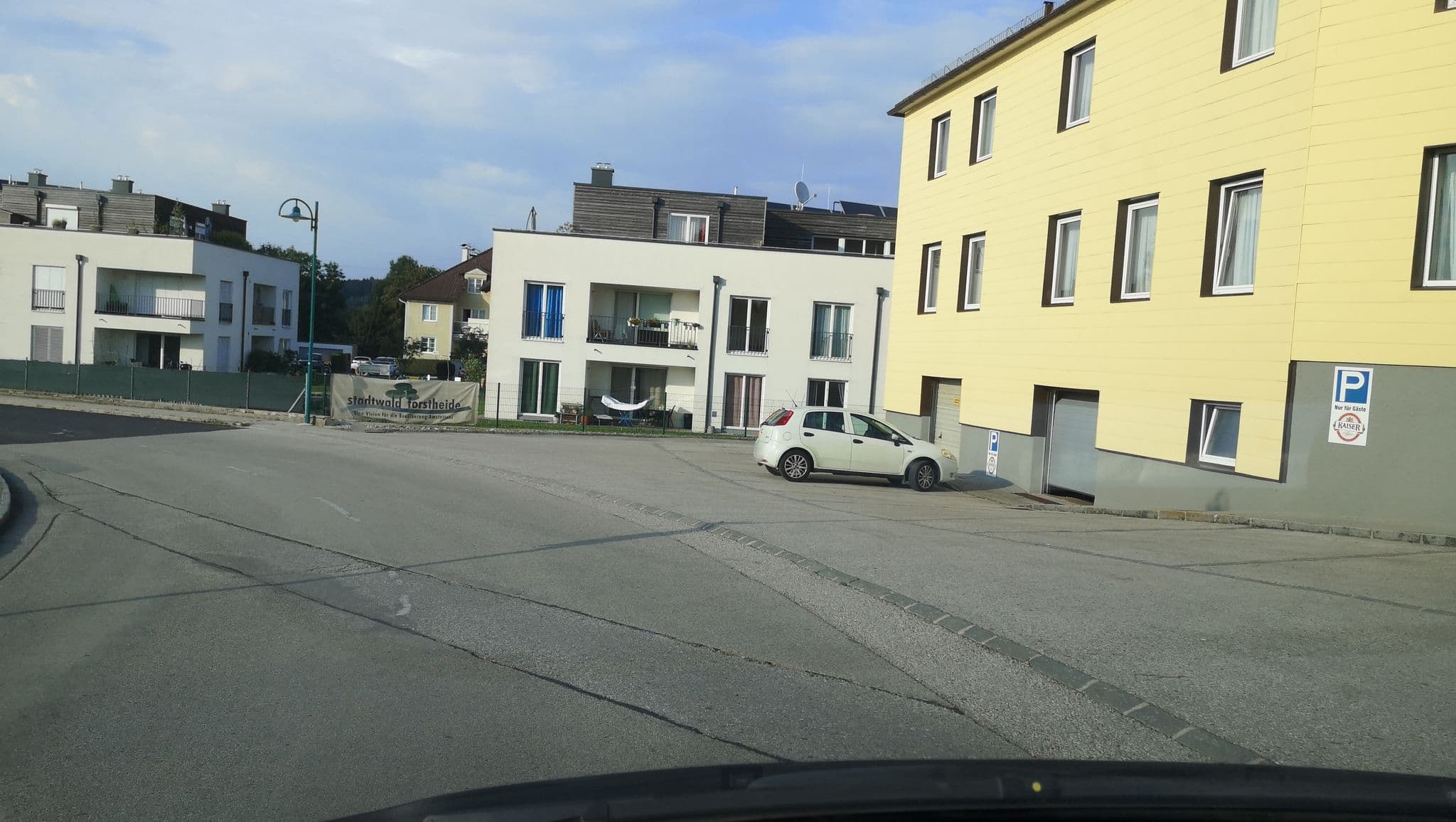 Street view near Gasthof Berger, Greinsfurth — © schu_r (CC BY-SA · Mapillary)