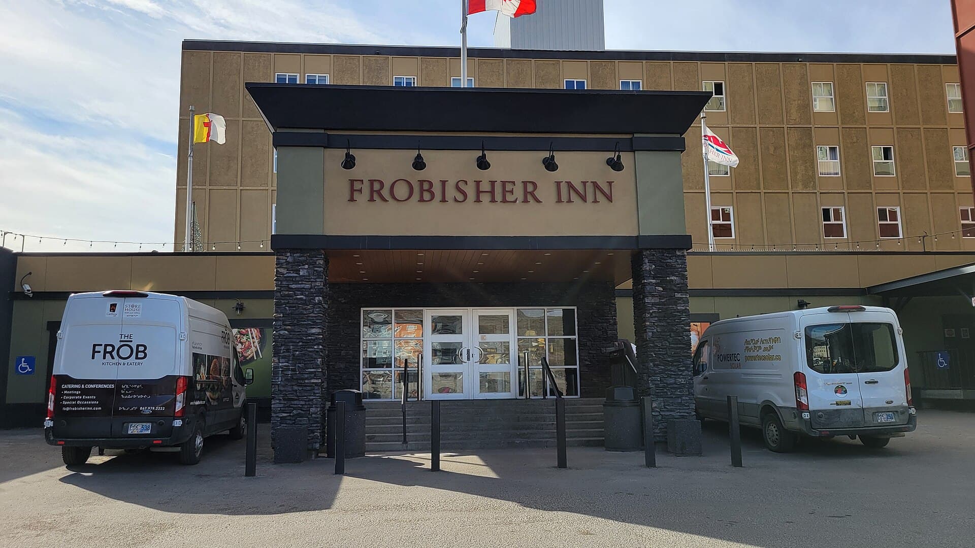Frobisher Inn (via Wikimedia Commons, CC BY-SA 4.0)