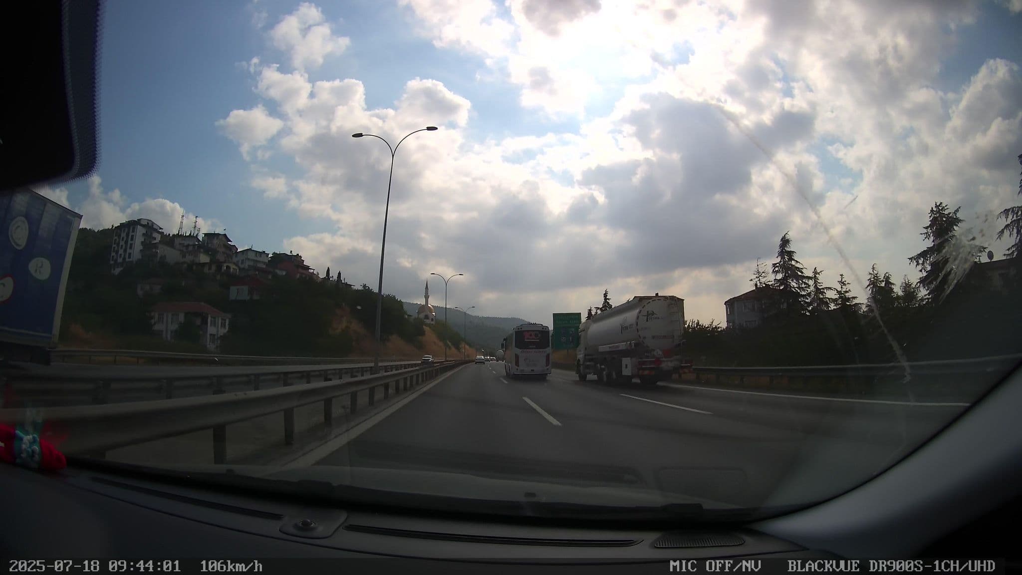 Street view near Odam Hotel 🙈😂, Körfez — © Zafer (CC BY-SA · Mapillary)