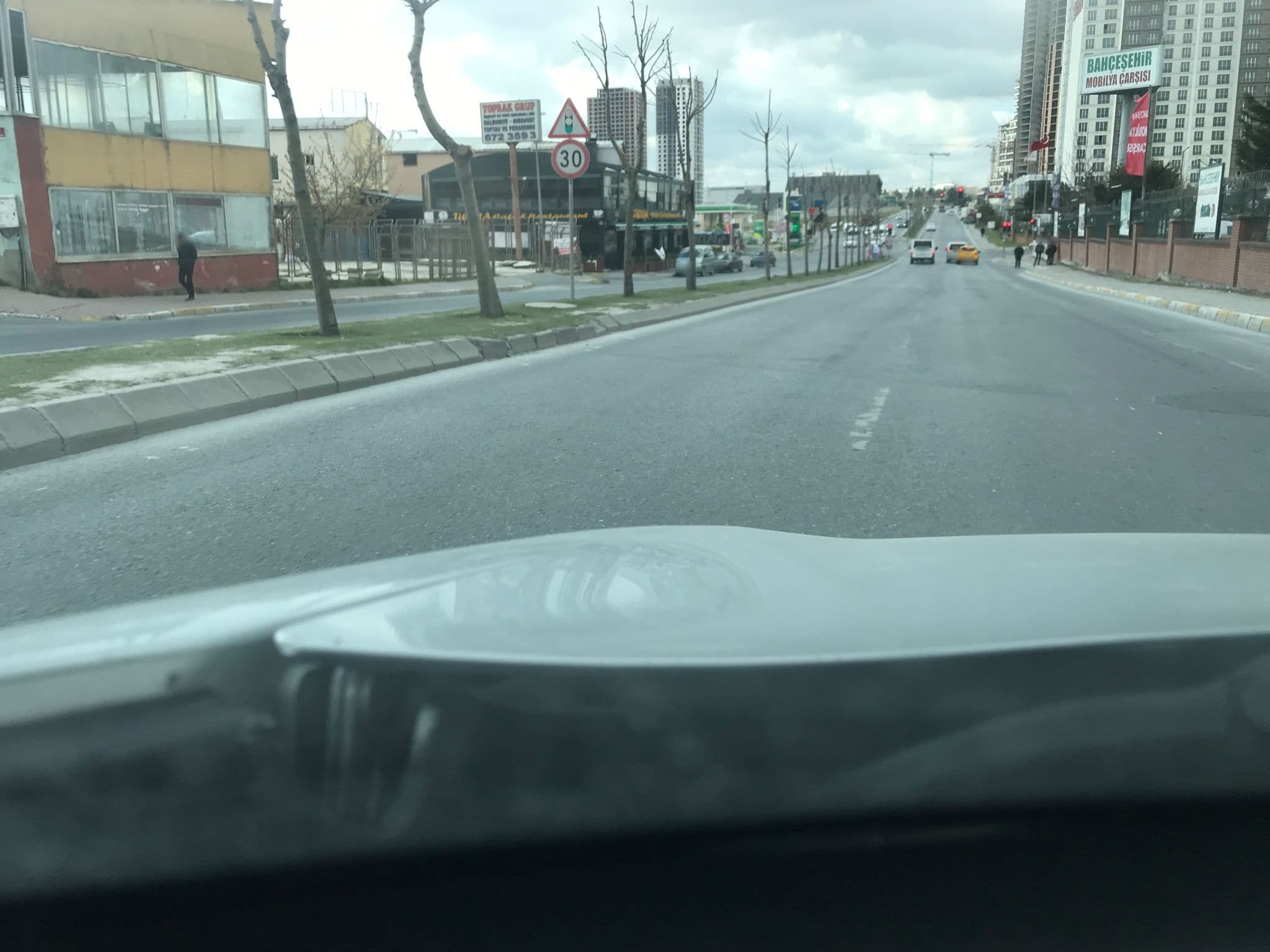 Street view near Parla Suite Hotel, Esenyurt — © yeliz (CC BY-SA · Mapillary)