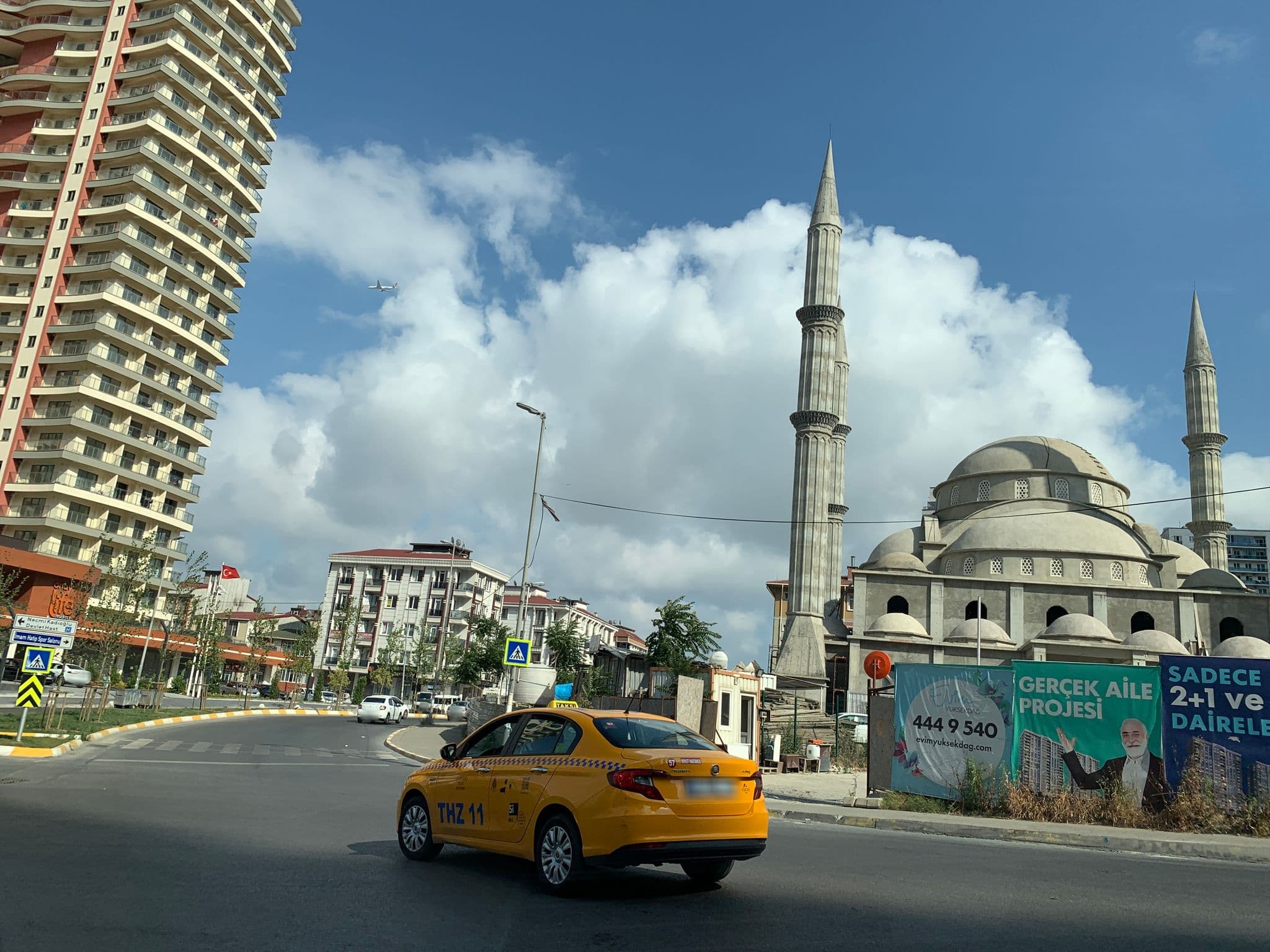 Street view near Silivri Eser Otel, Esenyurt — © cihan10 (CC BY-SA · Mapillary)