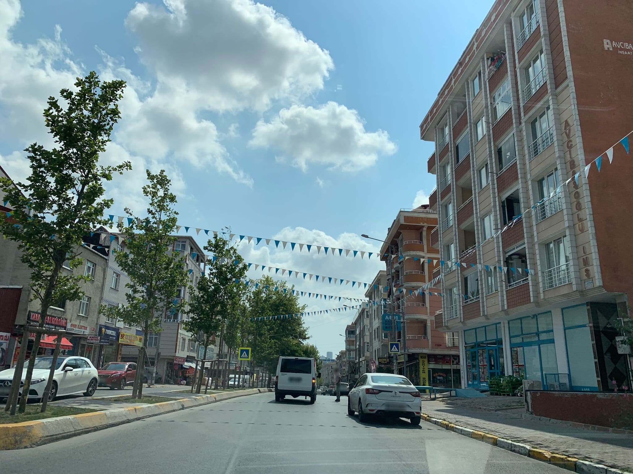 Street view near Londra, Esenyurt — © cihan10 (CC BY-SA · Mapillary)