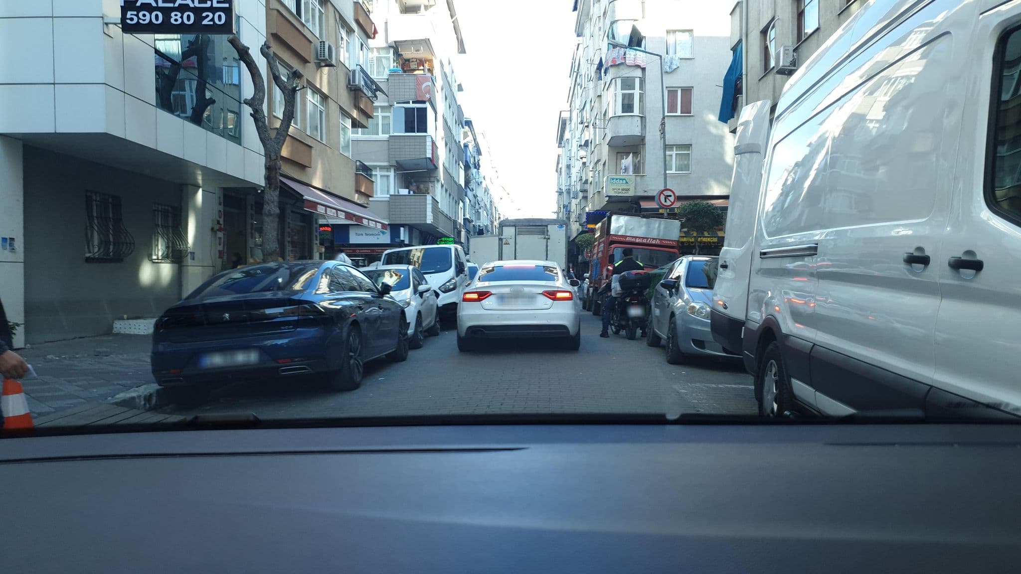 Street view near White palace hotel, Bahçelievler — © merdt (CC BY-SA · Mapillary)