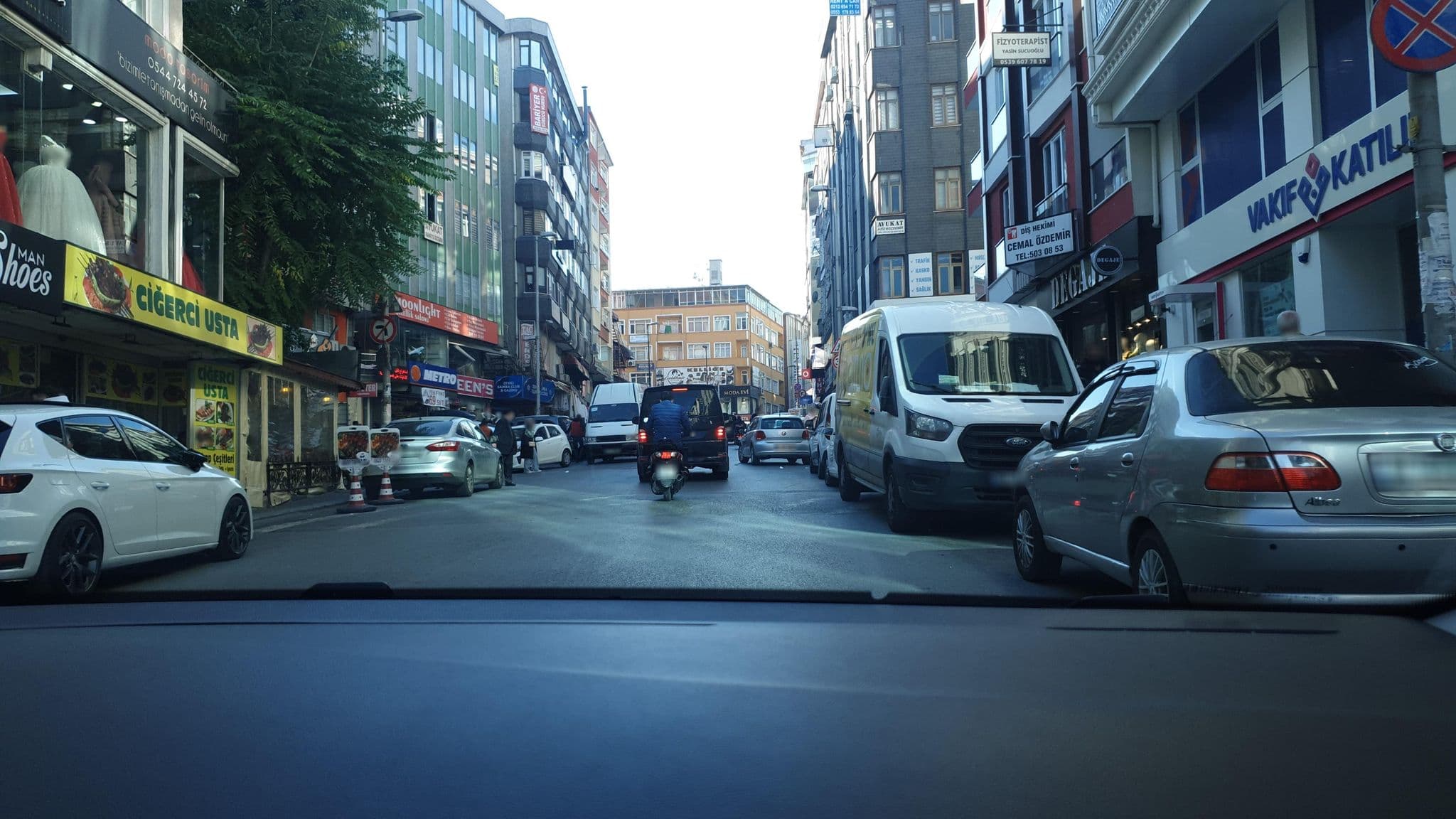 Street view near White Corner, Bahçelievler — © merdt (CC BY-SA · Mapillary)