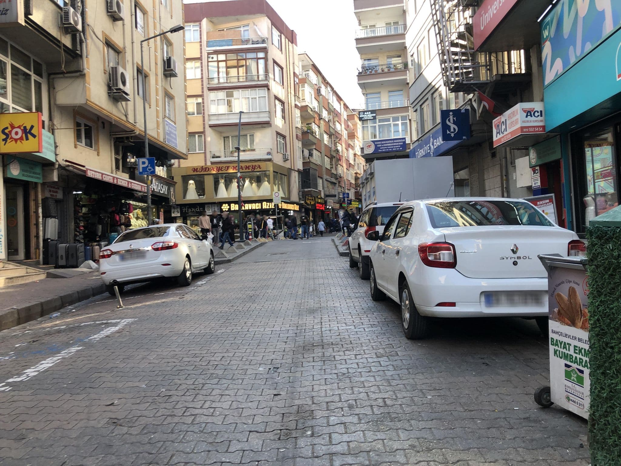 Street view near Blue Suits, Bahçelievler — © ilaydaposat (CC BY-SA · Mapillary)