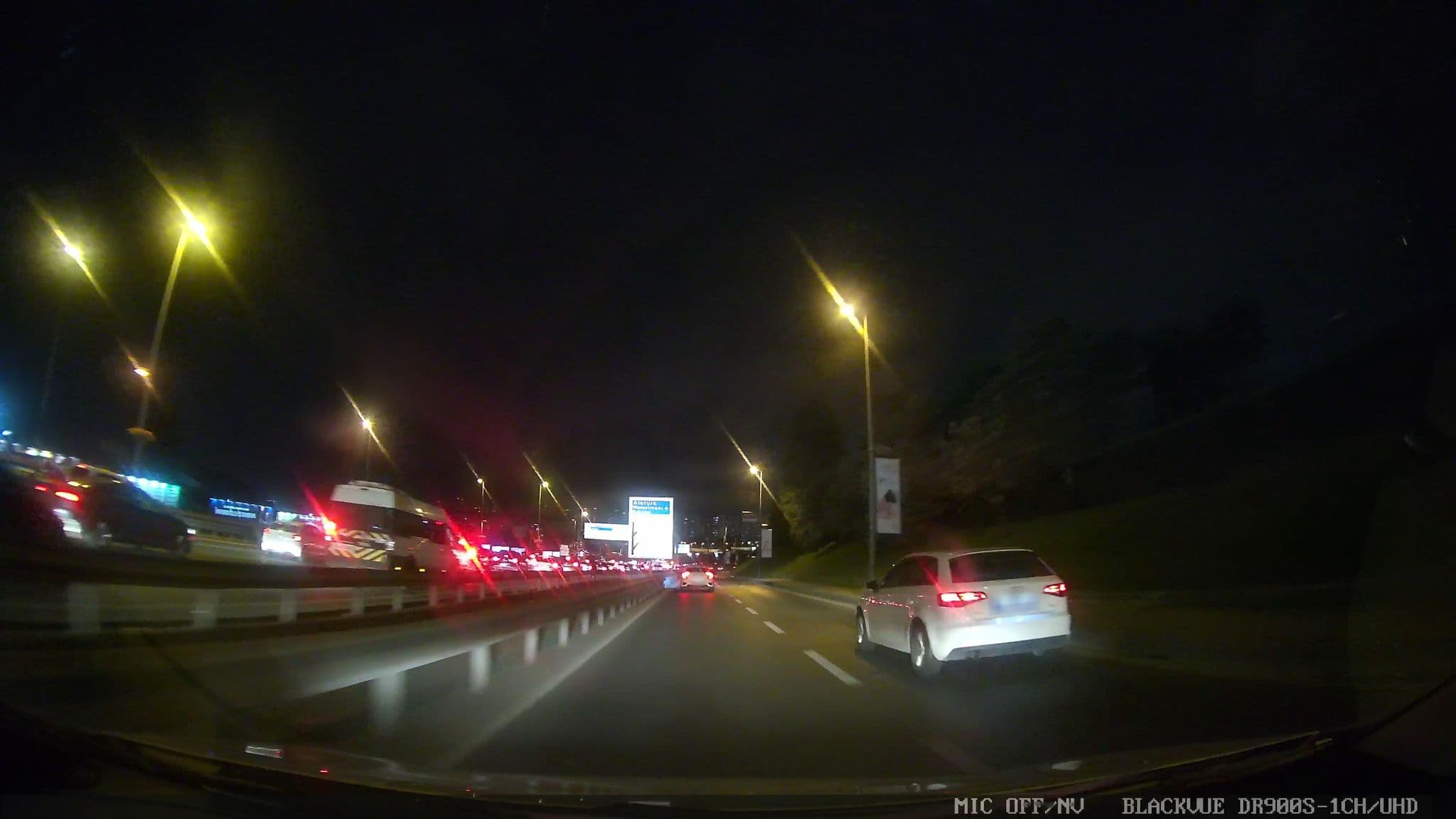 Street view near elit world hotel taksim, Bahçelievler — © ahmetegri (CC BY-SA · Mapillary)
