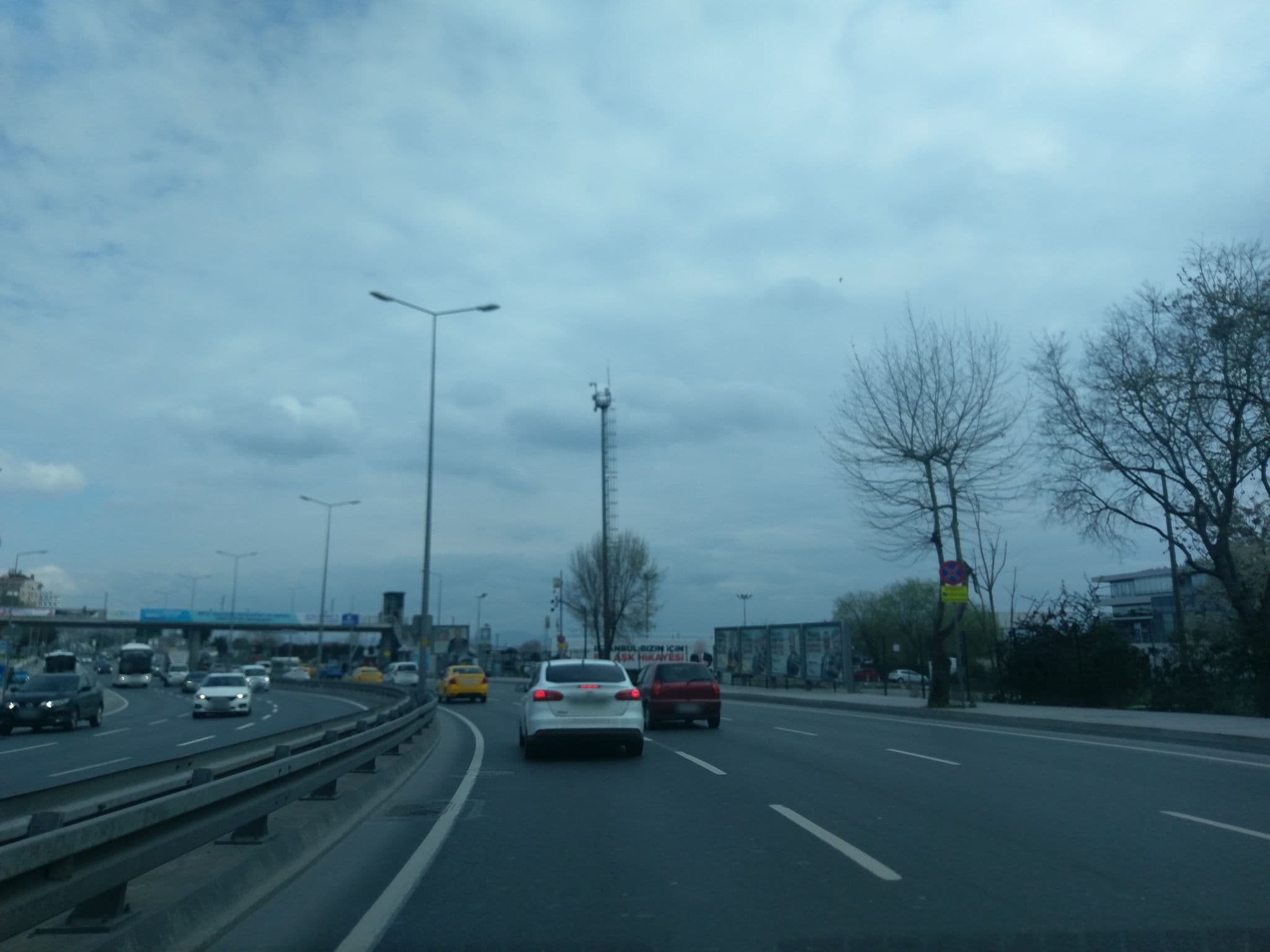 Street view near Ataköy Sahil Hotel, Zeytinburnu — © ozkanilyasaksu (CC BY-SA · Mapillary)