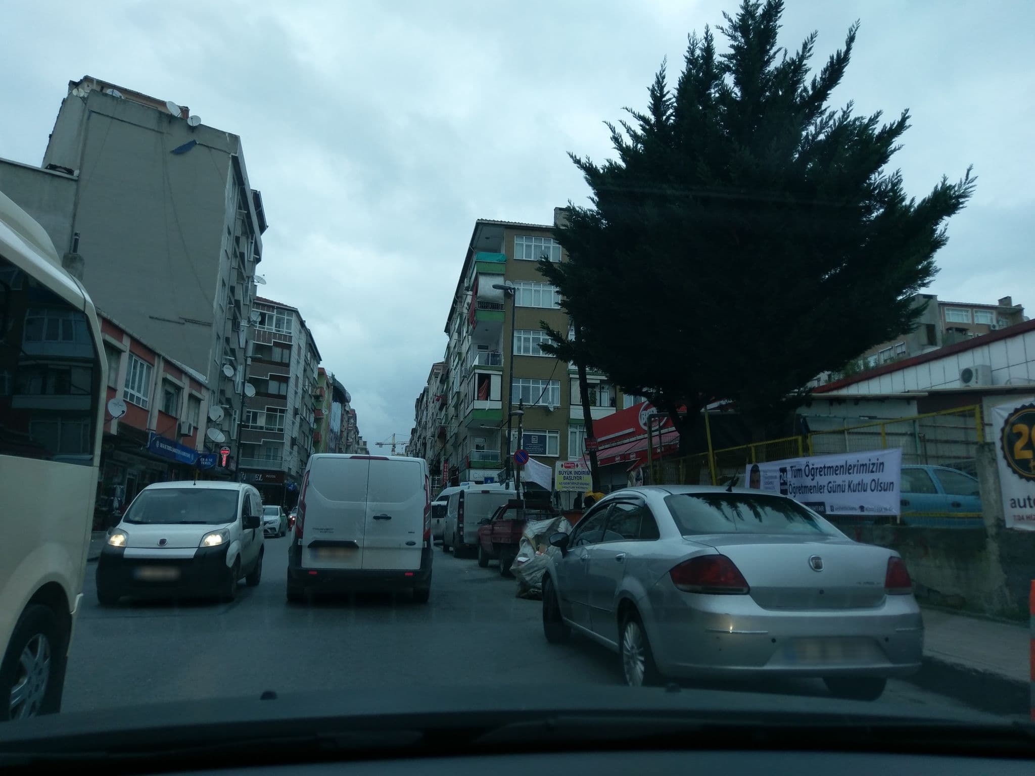 Street view near Blue Regancy Otel, Bahçelievler — © ozkanilyasaksu (CC BY-SA · Mapillary)
