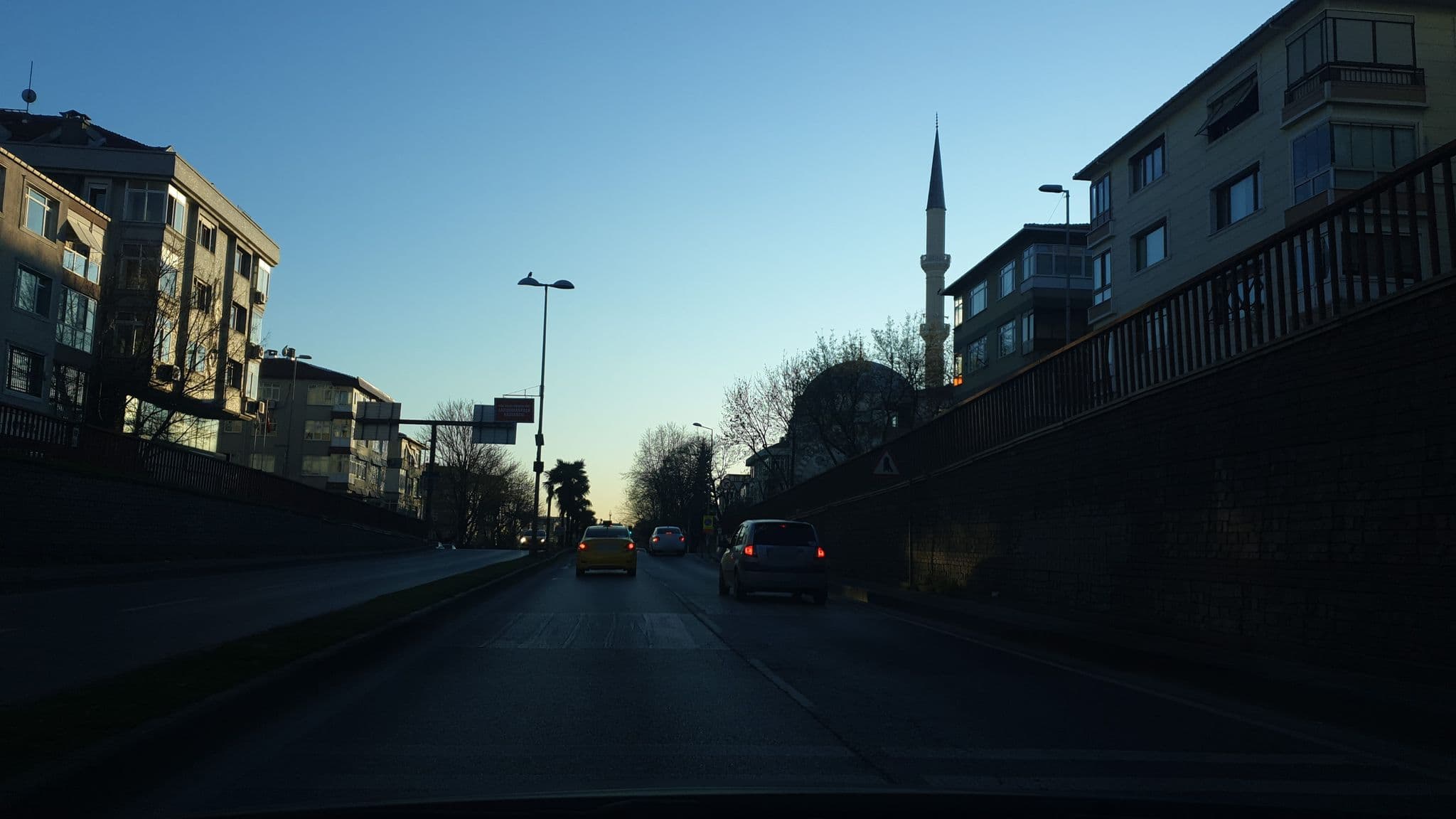 Street view near Amber Palace Hotel, Bahçelievler — © mcamlica (CC BY-SA · Mapillary)
