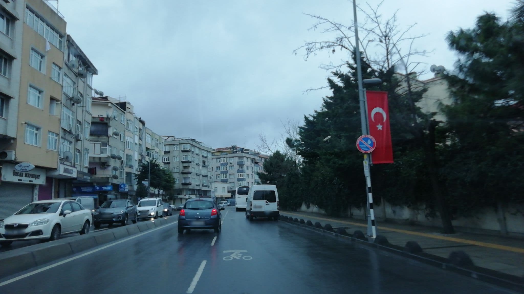 Street view near Baharin gecekondusu, Zeytinburnu — © okansafak (CC BY-SA · Mapillary)