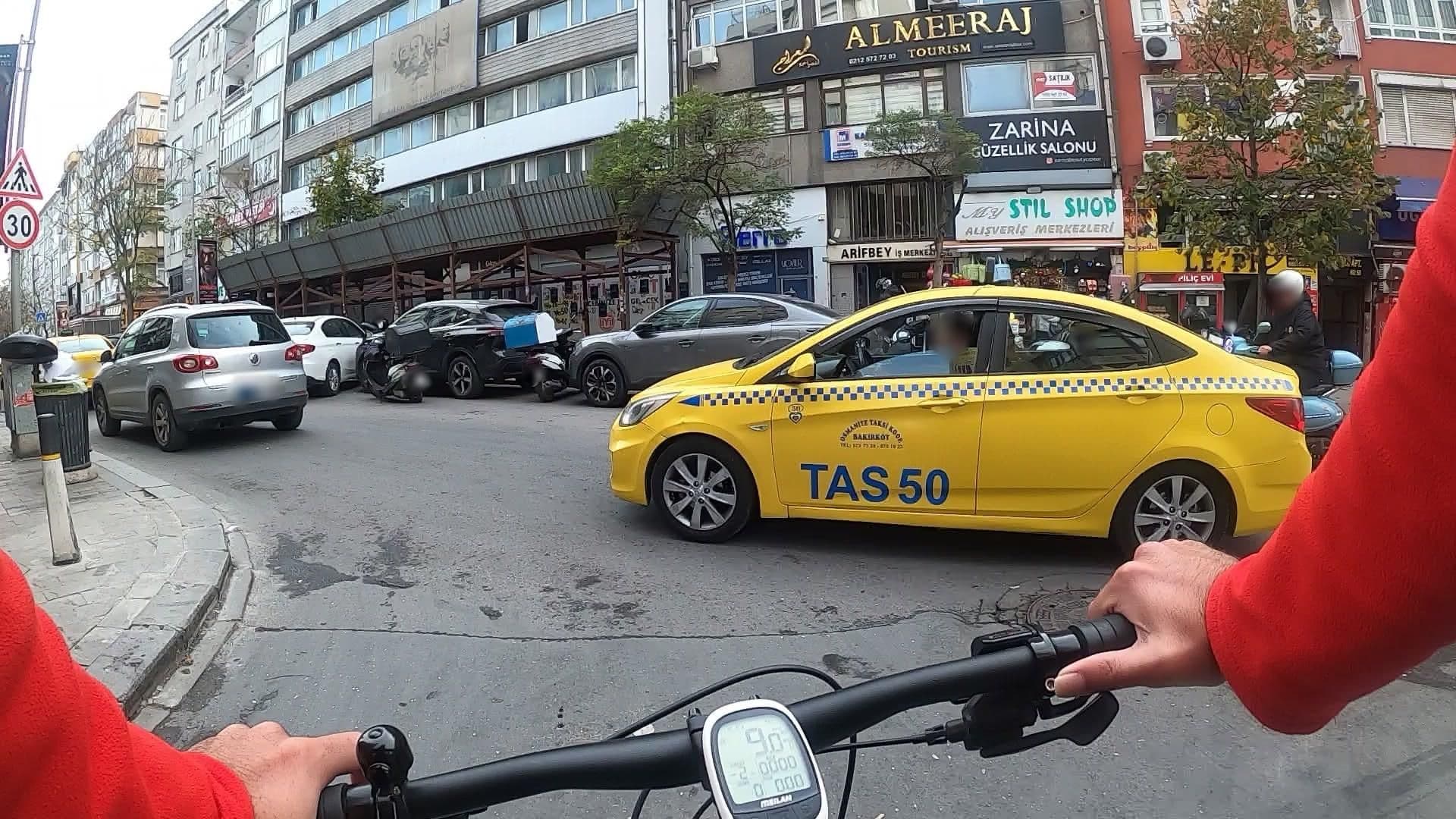 Street view near Back Office, Zeytinburnu — © Eray_ozturk (CC BY-SA · Mapillary)