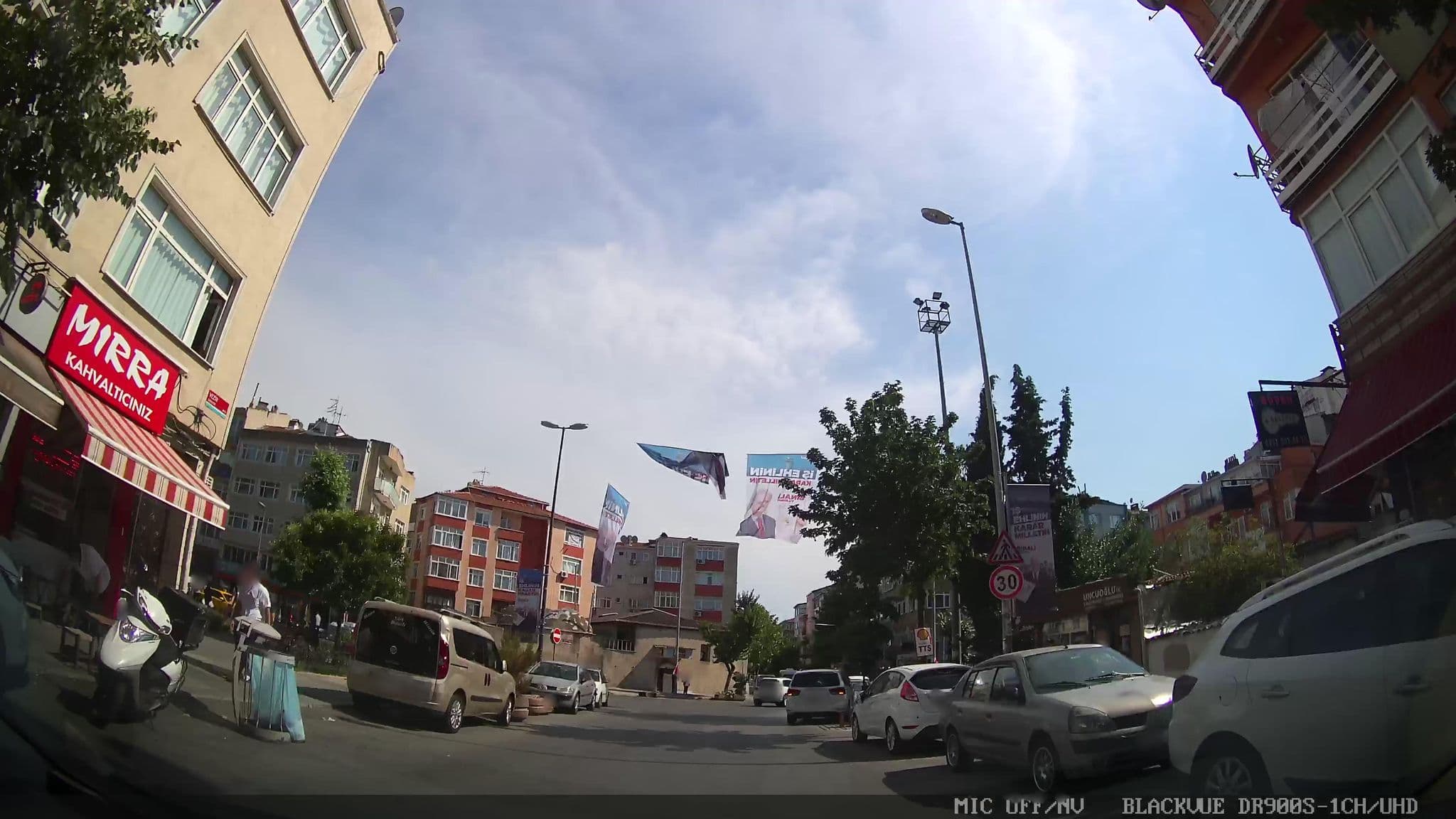 Street view near YoLl, Istanbul — © asturksever (CC BY-SA · Mapillary)