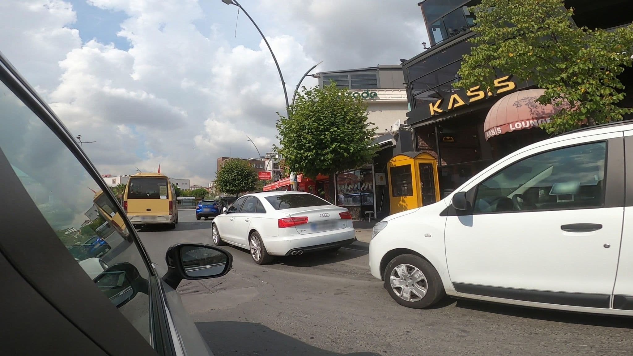 Street view near Perili Kosk, Şişli — © Eray_ozturk (CC BY-SA · Mapillary)