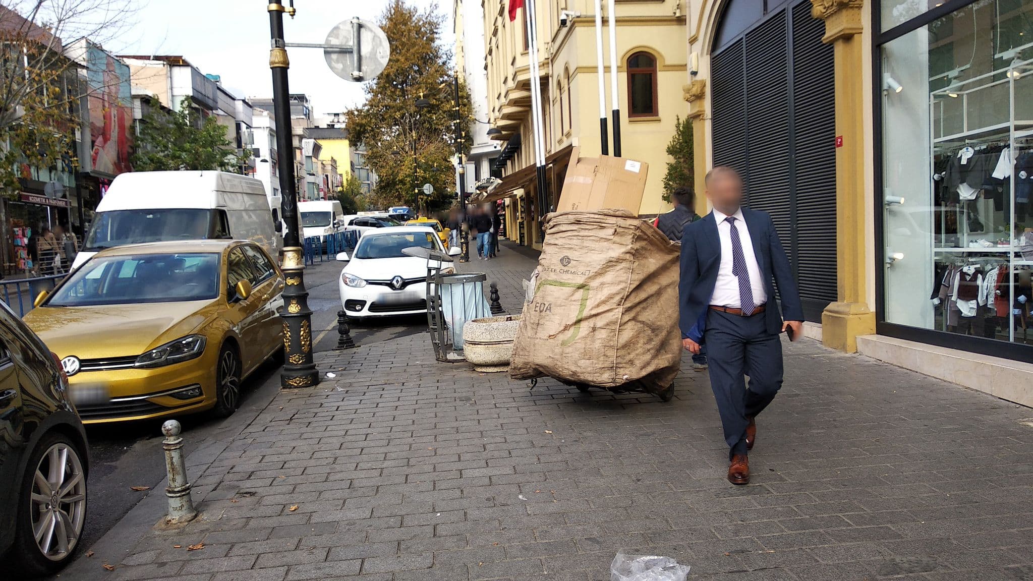 Street view near فندق كراون بلازا, Istanbul — © boracasli (CC BY-SA · Mapillary)