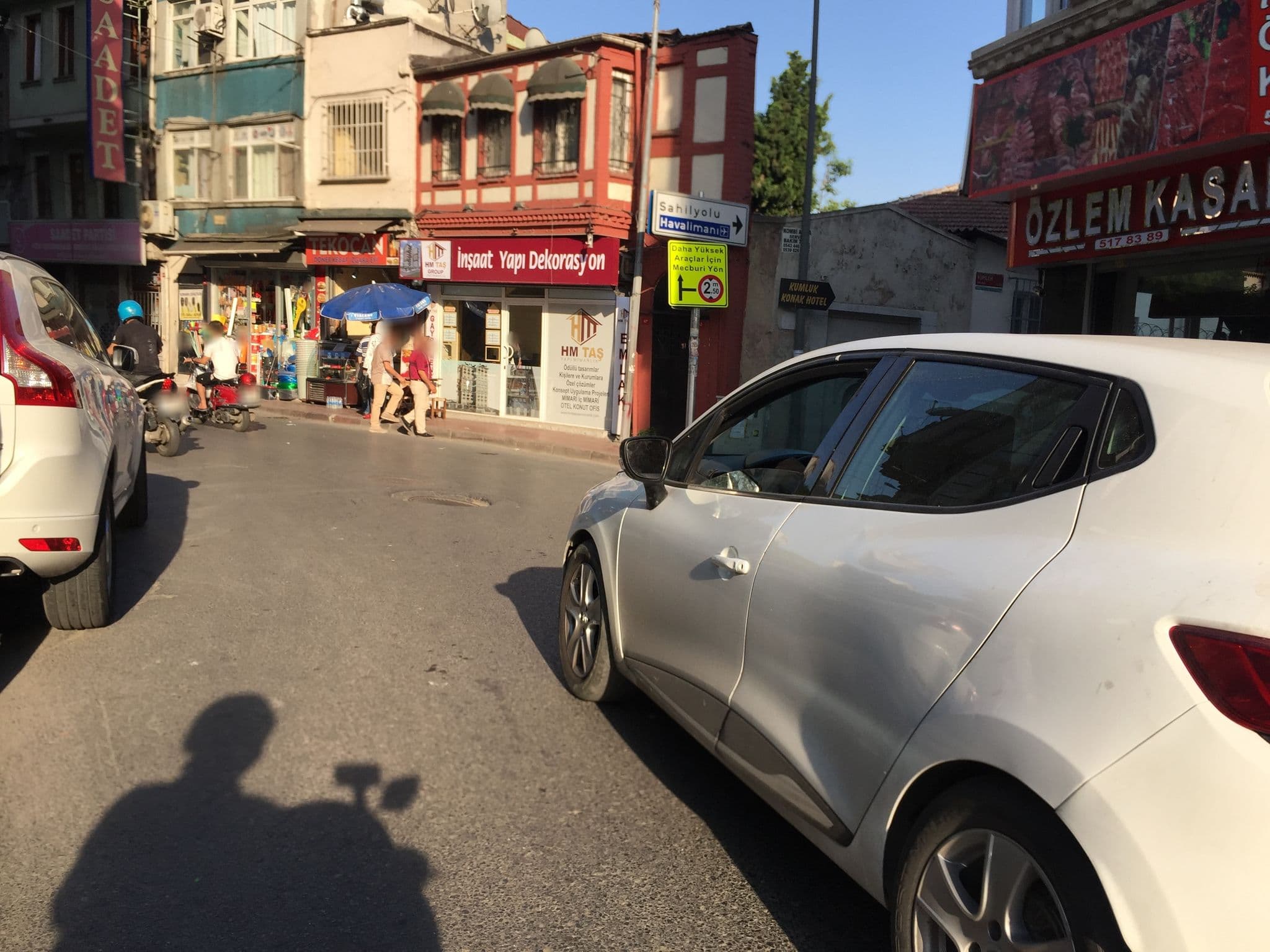 Street view near Harbour Suites Old City, Sultanahmet — © sessiznotalar (CC BY-SA · Mapillary)