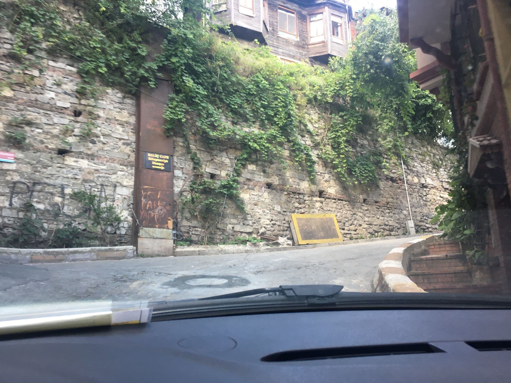Street view near Astra Butik Hotel, Eminönü — © myusufuyan (CC BY-SA · Mapillary)