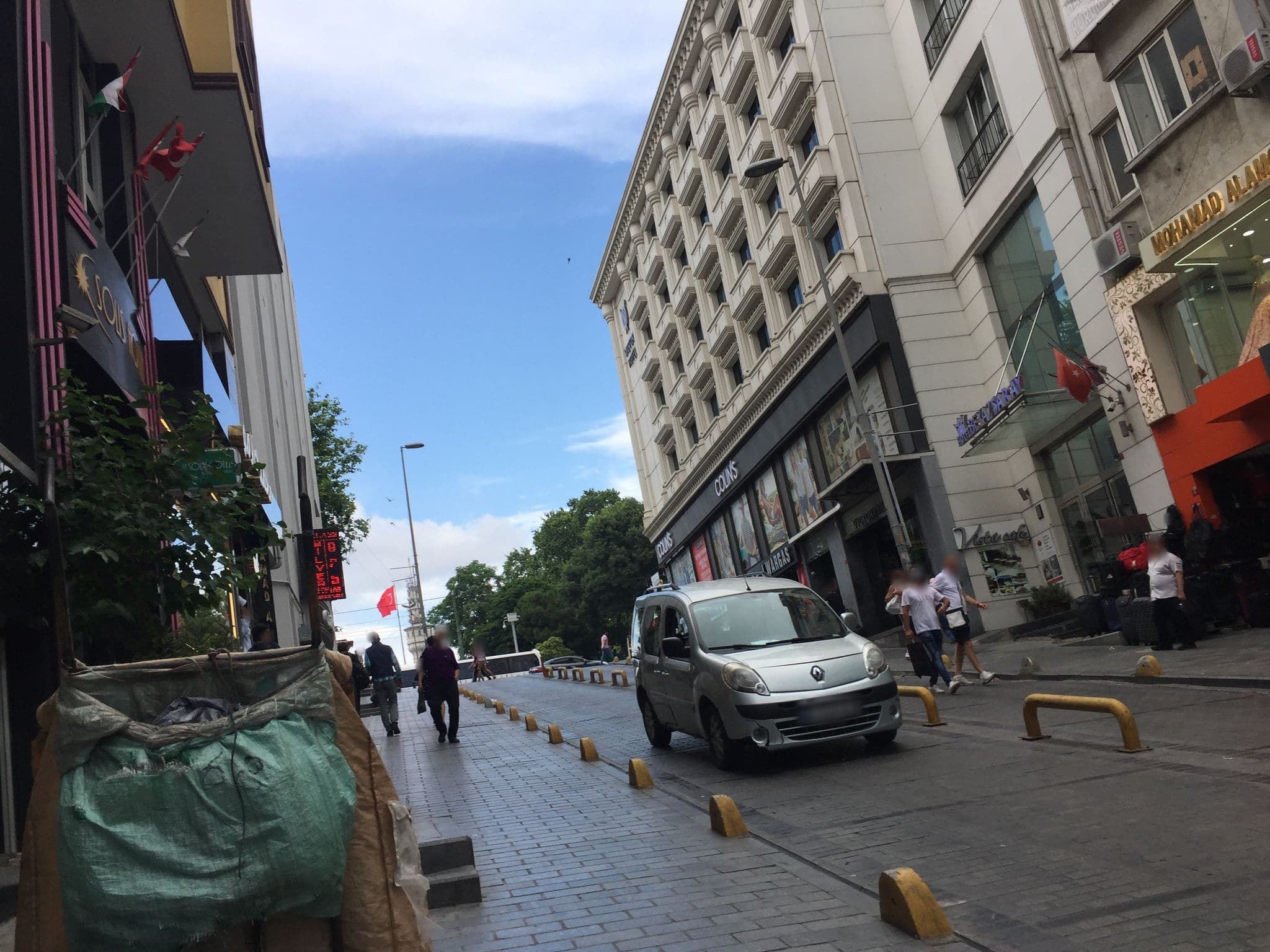 Street view near Hotel Linda, Eminönü — © sessiznotalar (CC BY-SA · Mapillary)